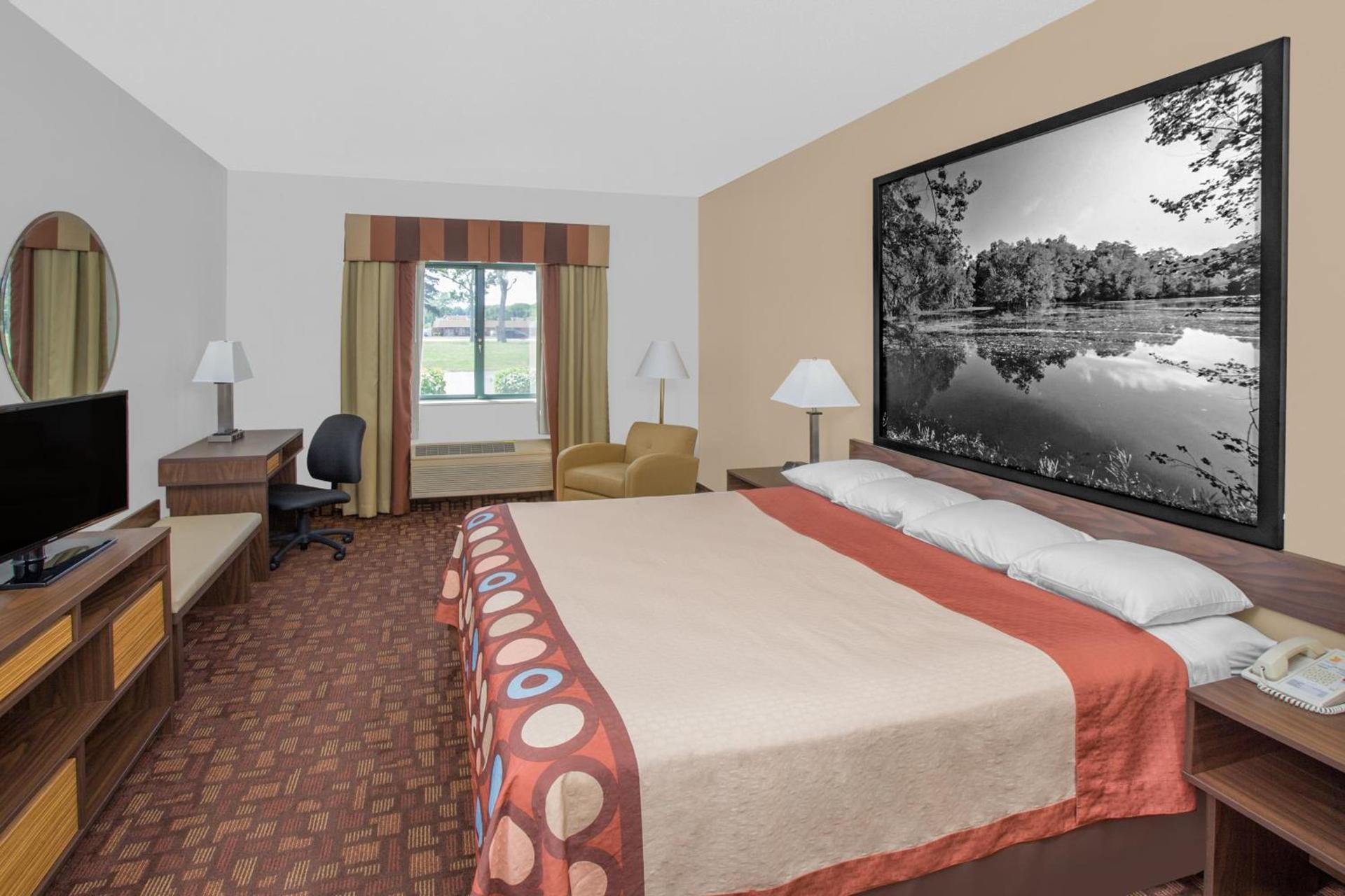 Super 8 by Wyndham Three Rivers photo 36