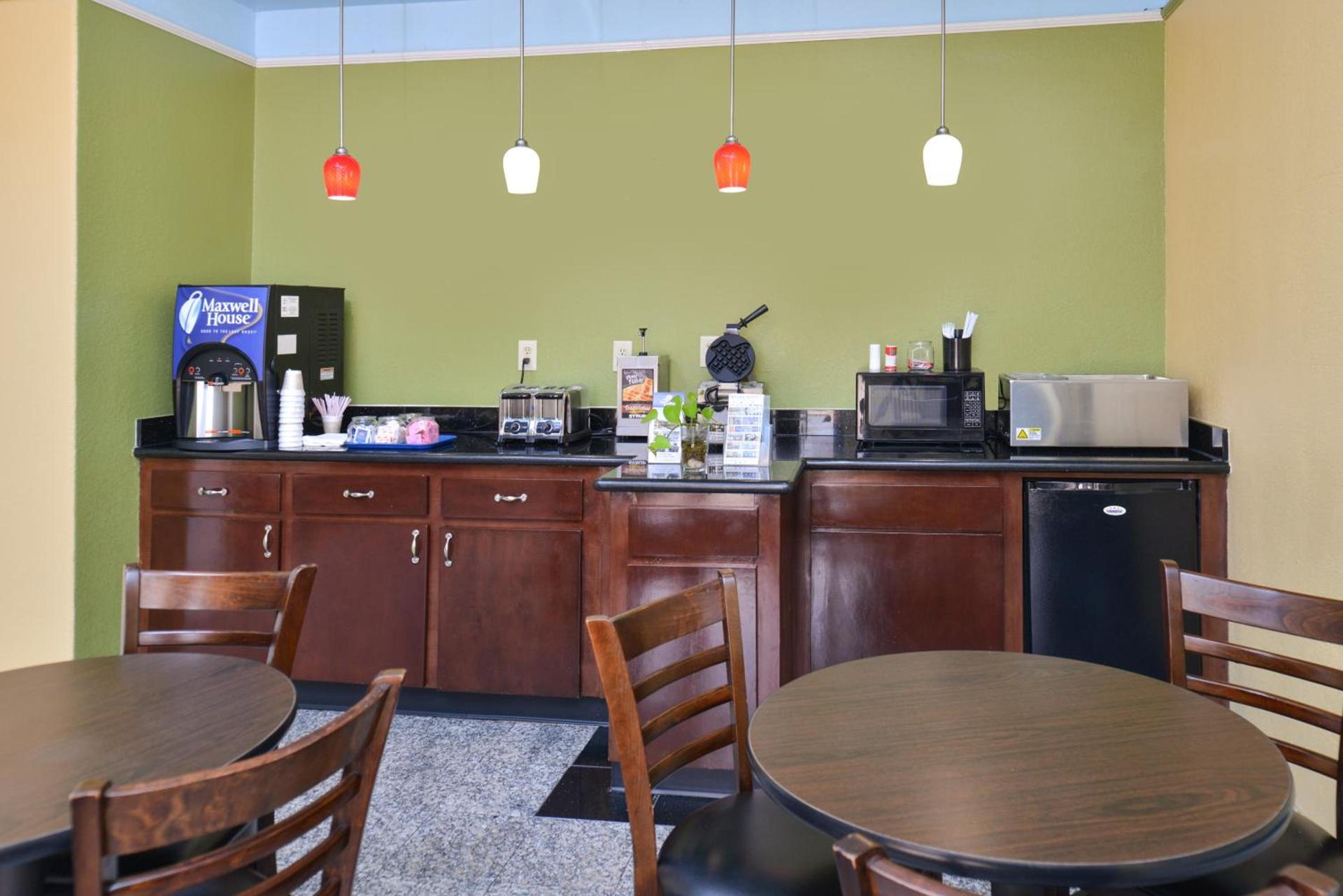 Americas Best Value Inn Downtown Houston photo 7