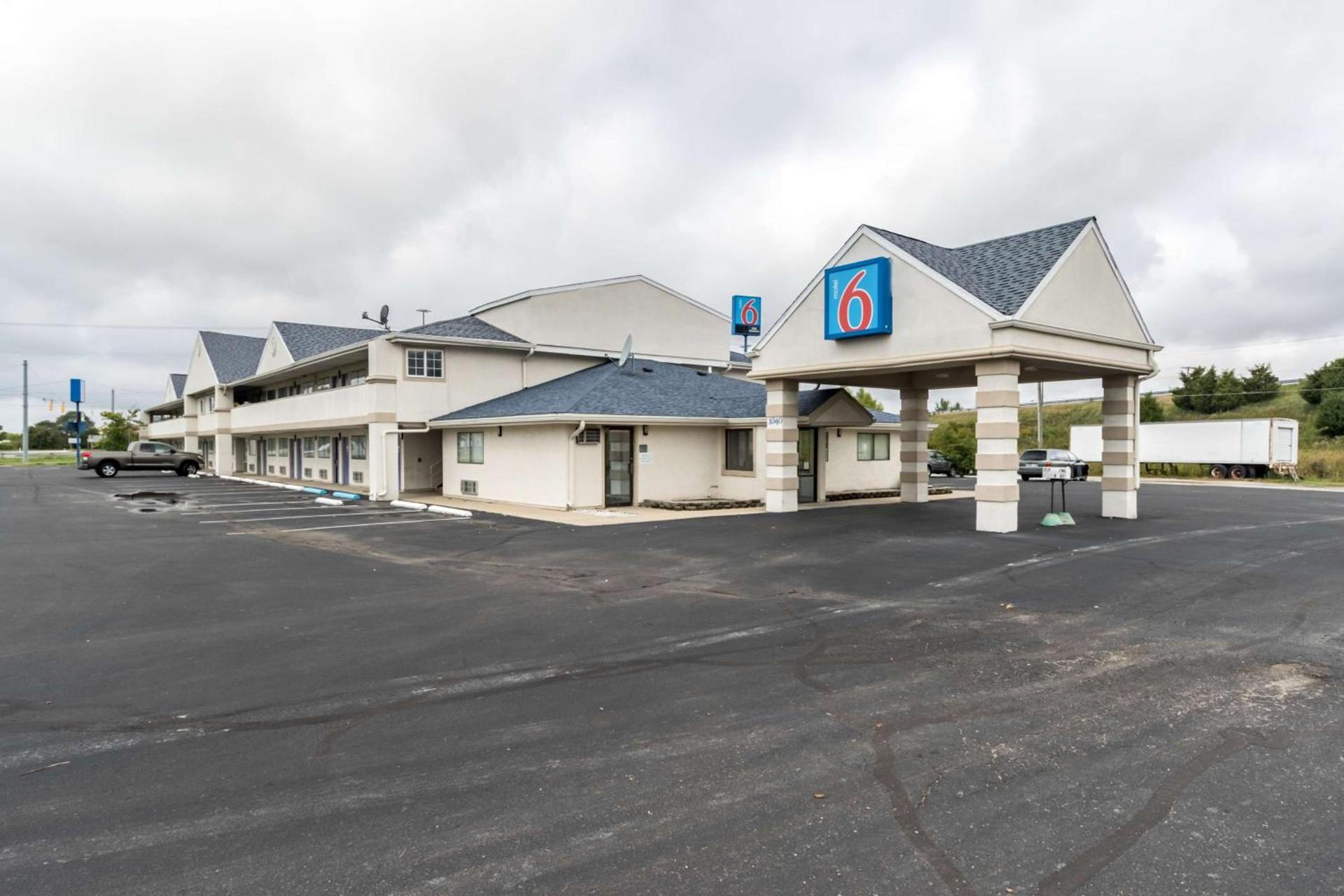 Motel 6-Crawfordsville, IN photo 42