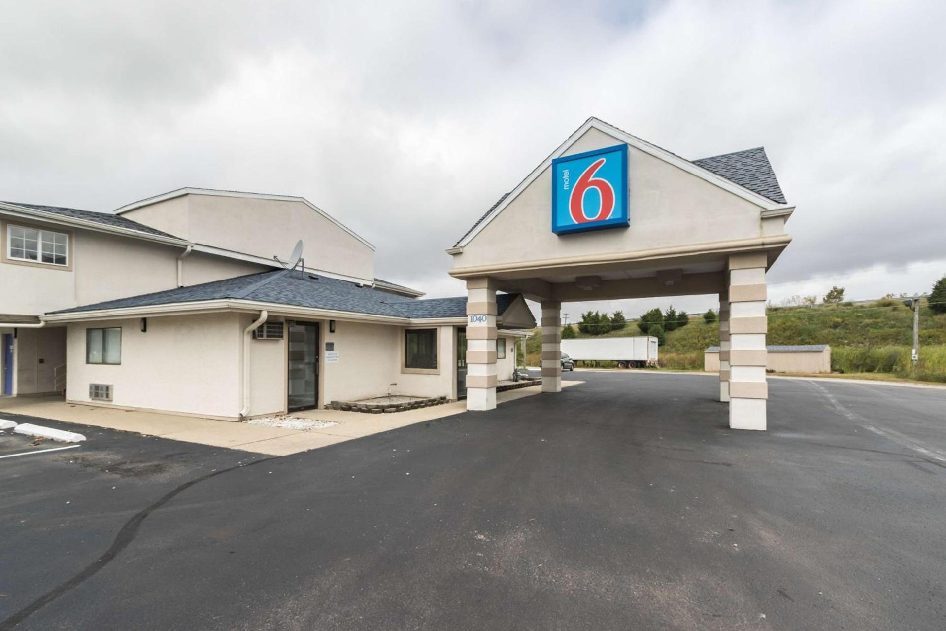 Motel 6-Crawfordsville, IN photo 2