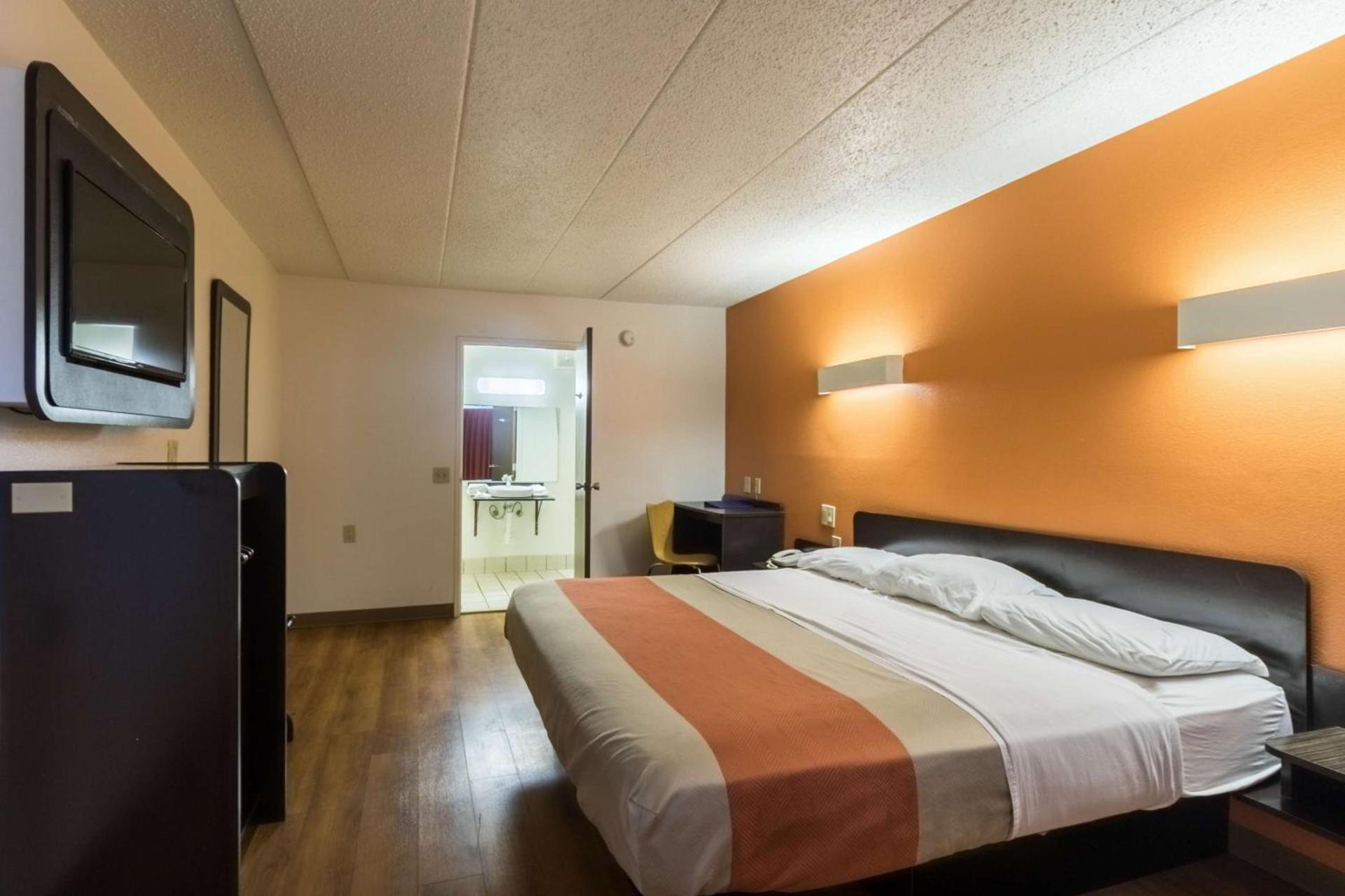 Motel 6-Crawfordsville, IN photo 17