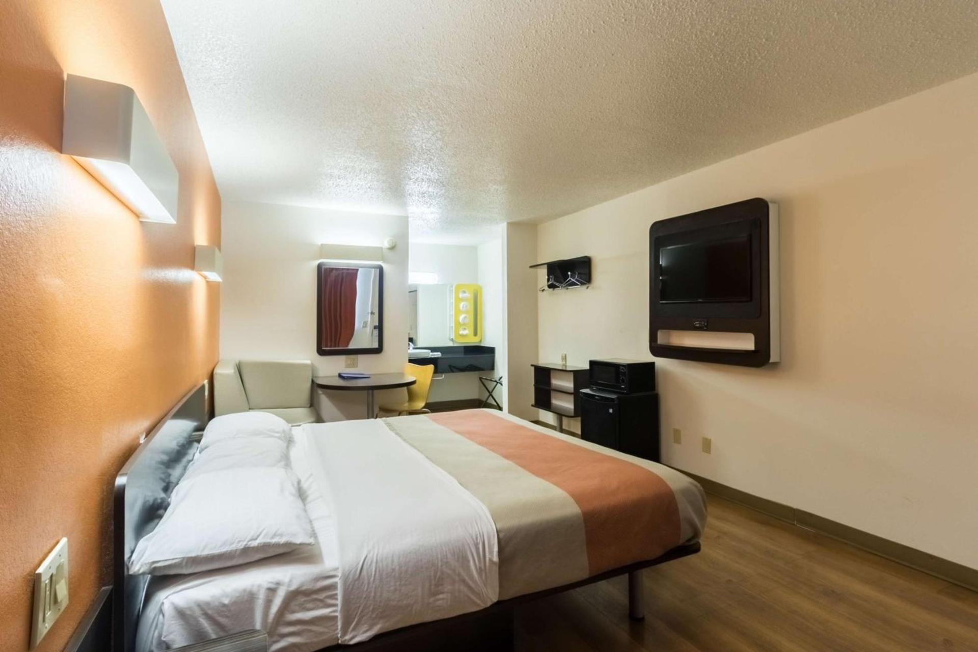Motel 6-Crawfordsville, IN photo 14