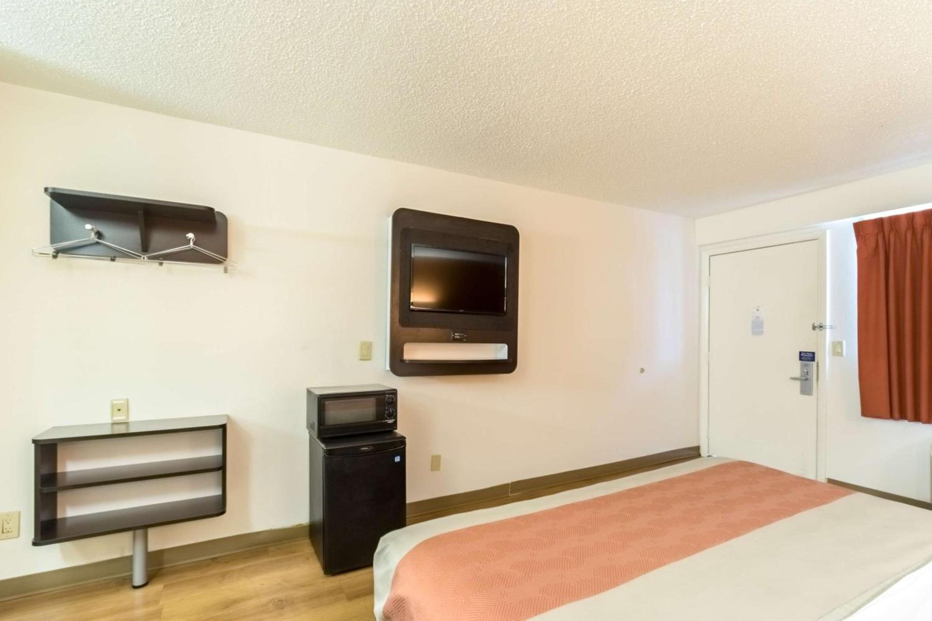 Motel 6-Crawfordsville, IN photo 13