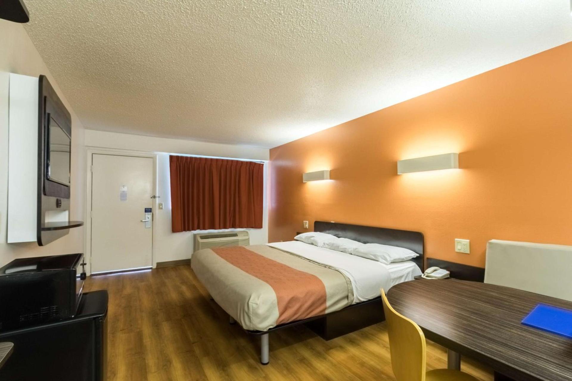 Motel 6-Crawfordsville, IN photo 12