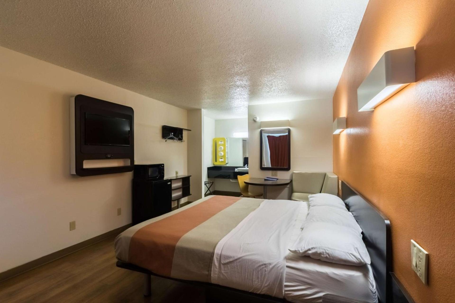 Motel 6-Crawfordsville, IN photo 10