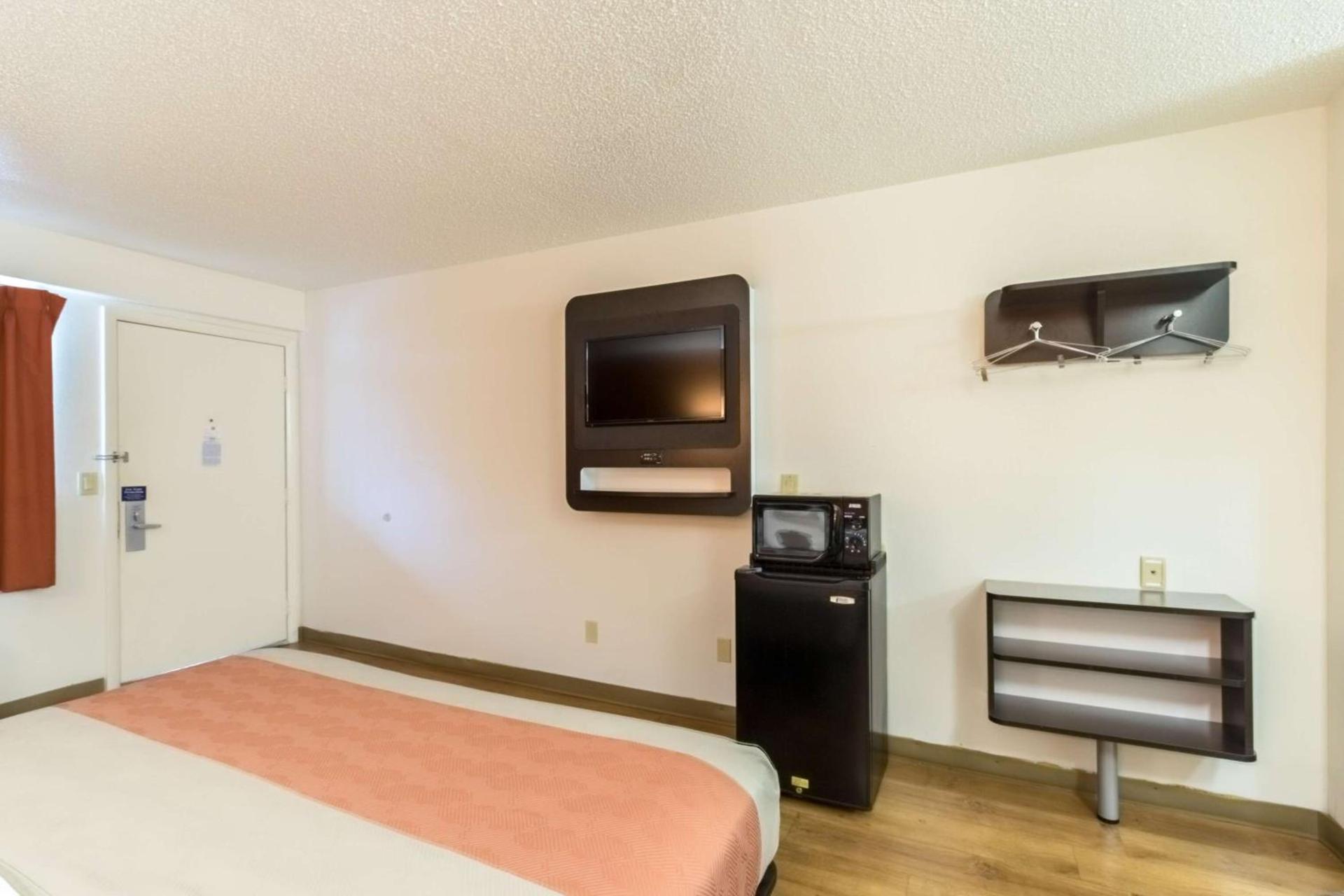 Motel 6-Crawfordsville, IN photo 8