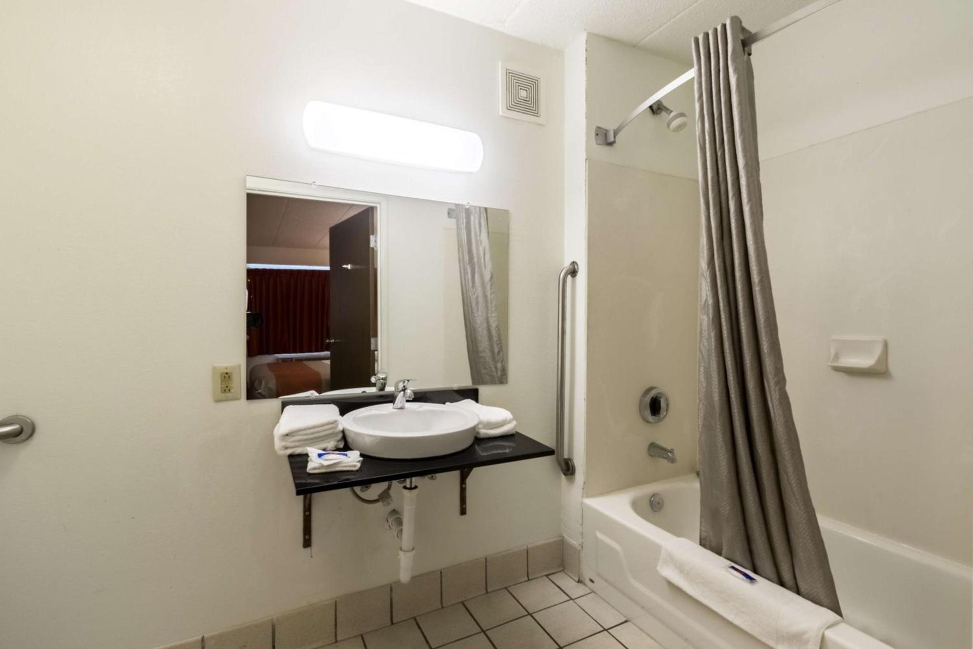 Motel 6-Crawfordsville, IN photo 6