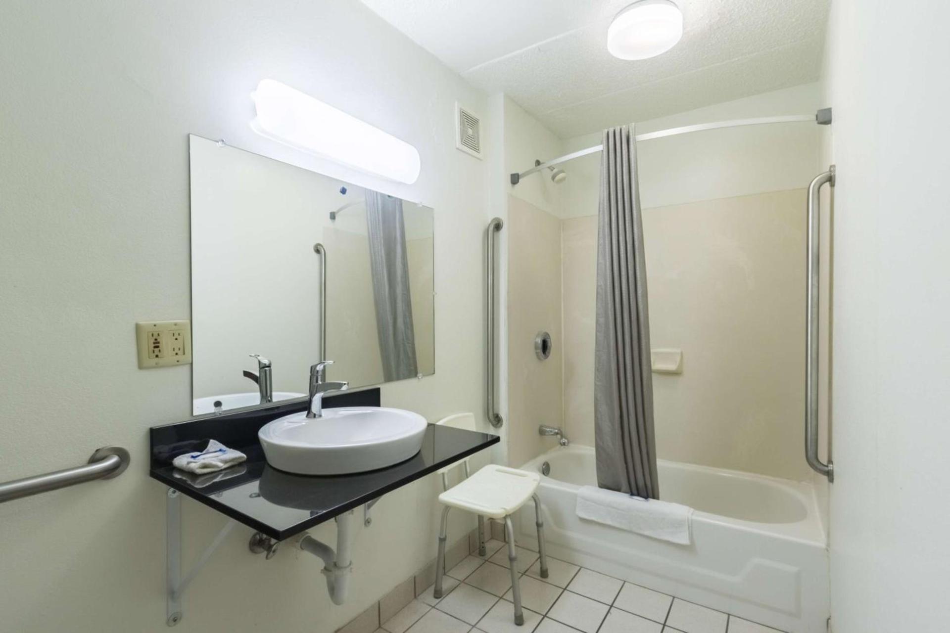 Motel 6-Crawfordsville, IN photo 3