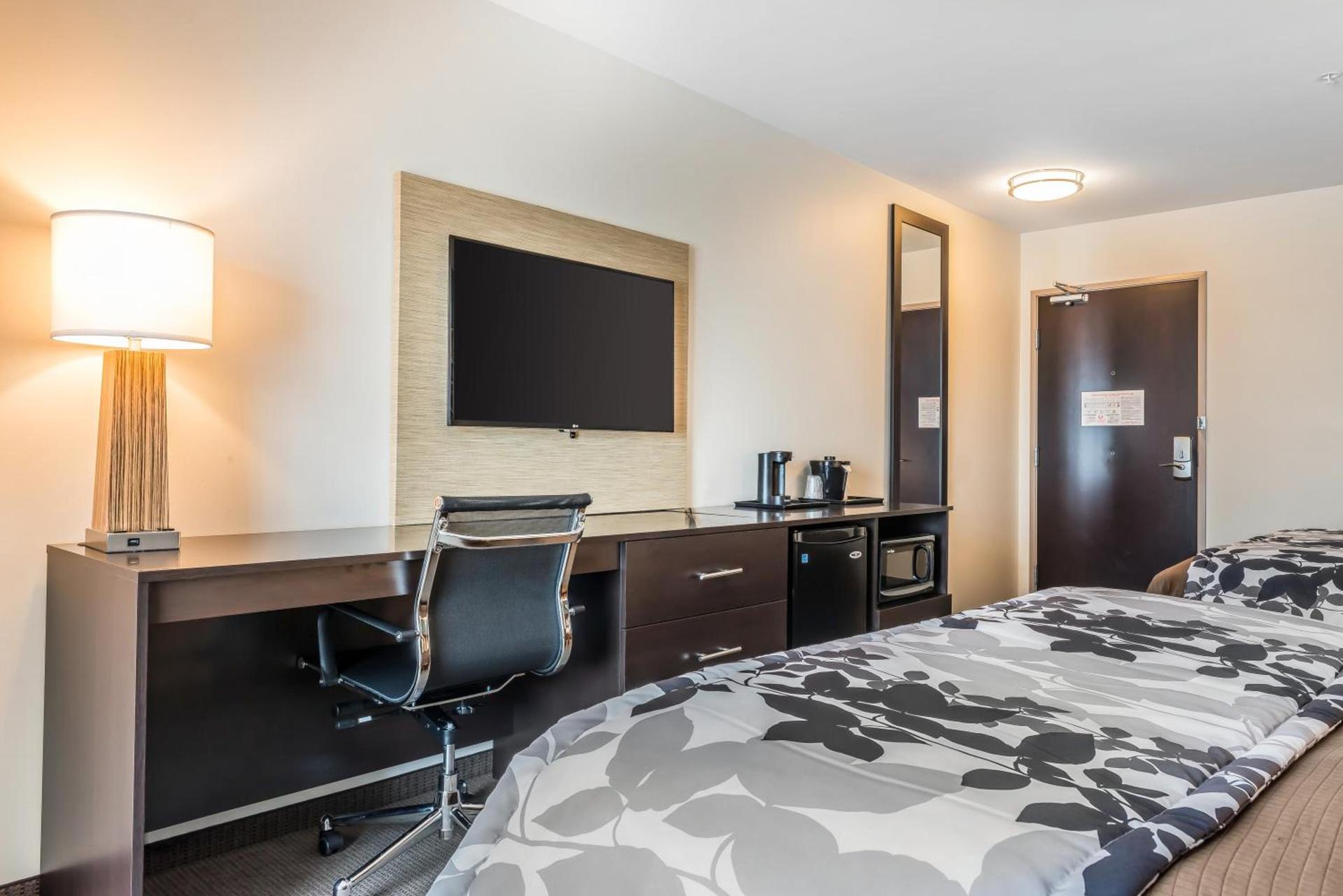 Sleep Inn & Suites Cumberland photo 3