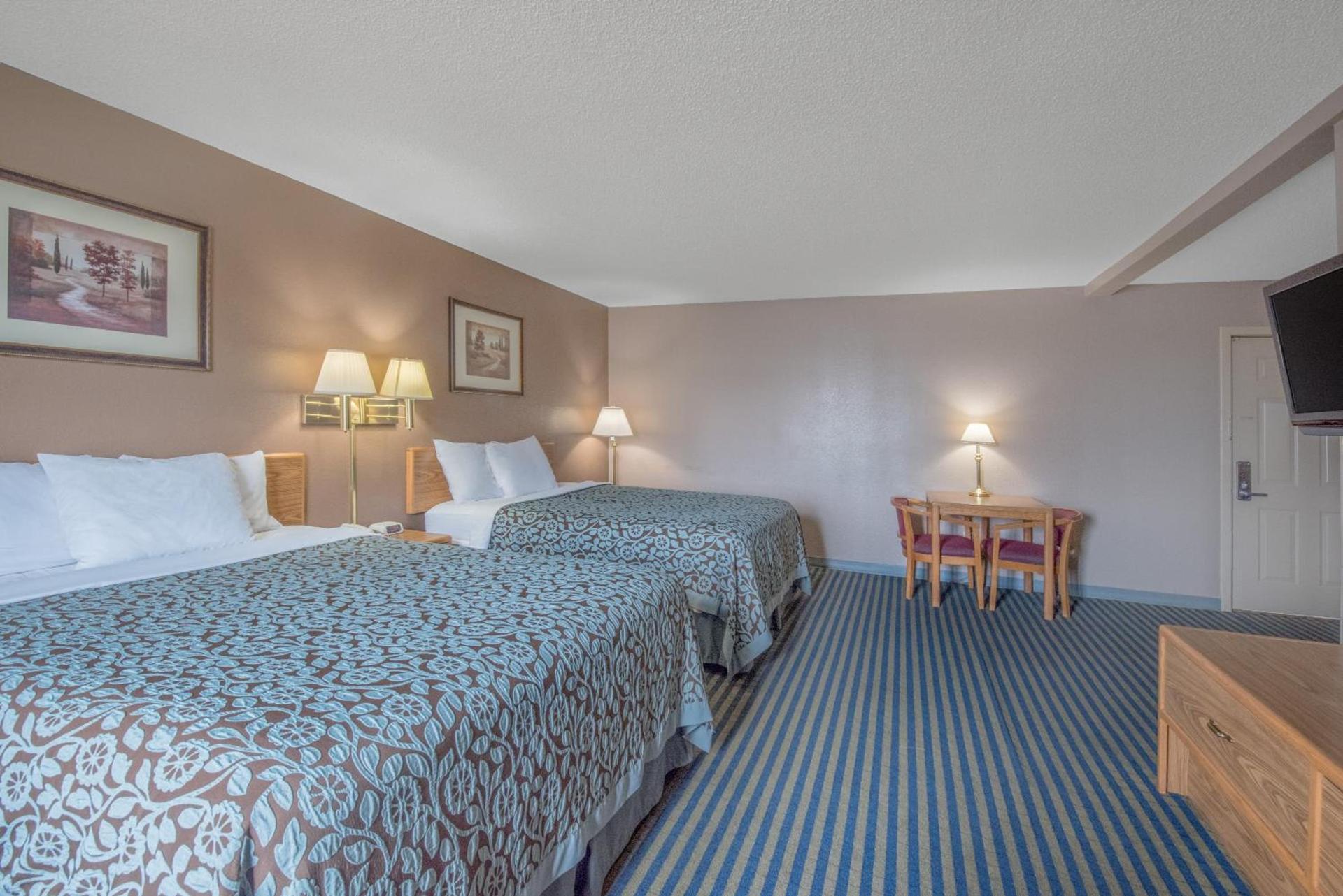Days Inn by Wyndham Jamestown photo 23