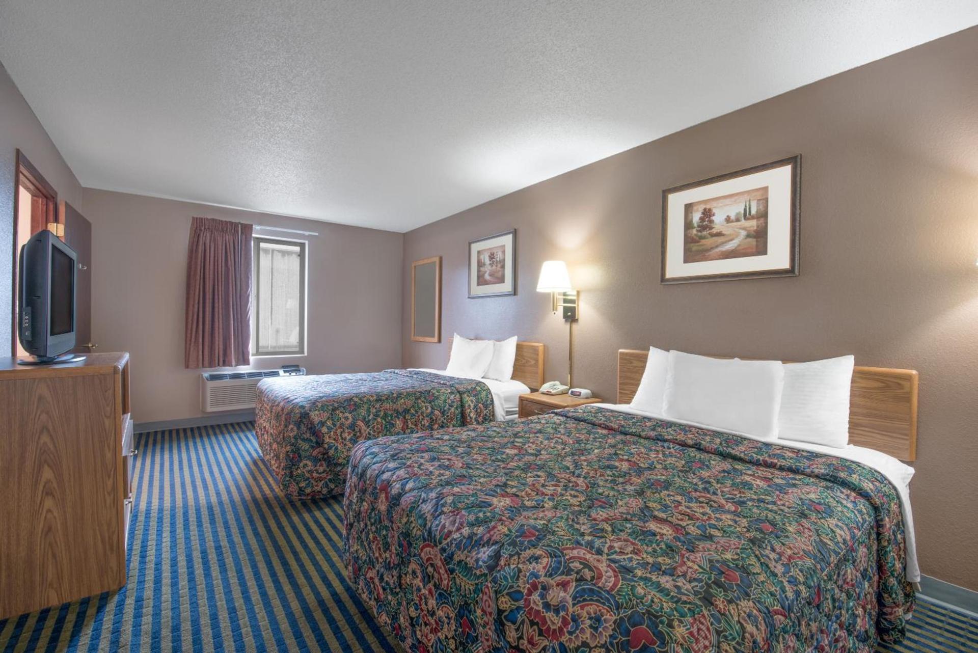 Days Inn by Wyndham Jamestown photo 24