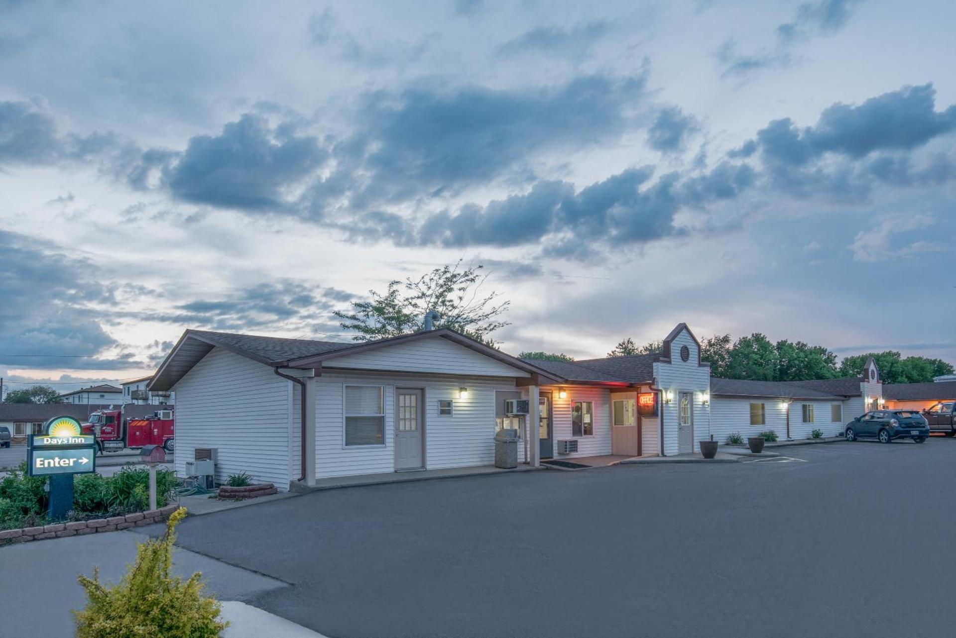 Days Inn by Wyndham Jamestown photo 19