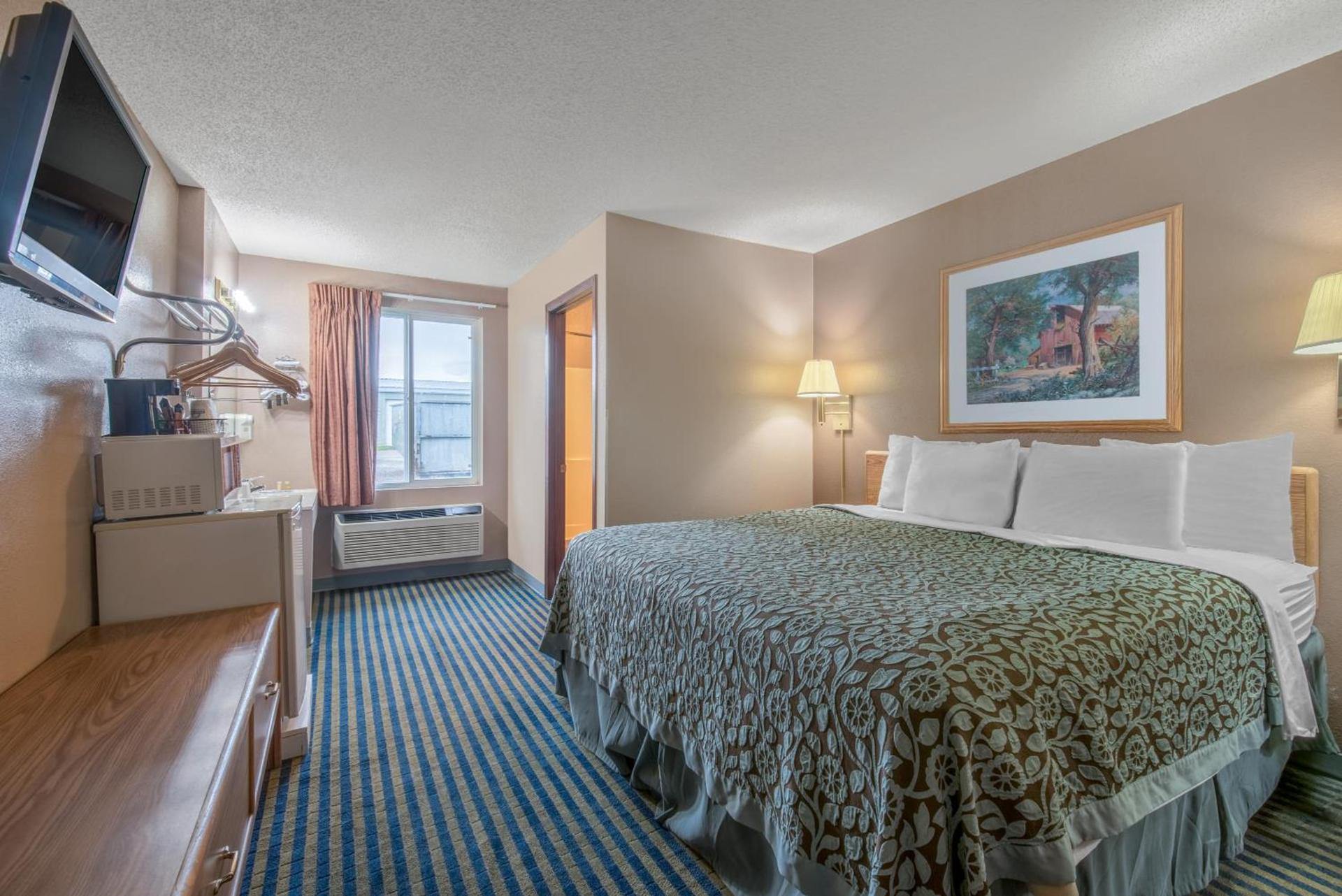 Days Inn by Wyndham Jamestown photo 26