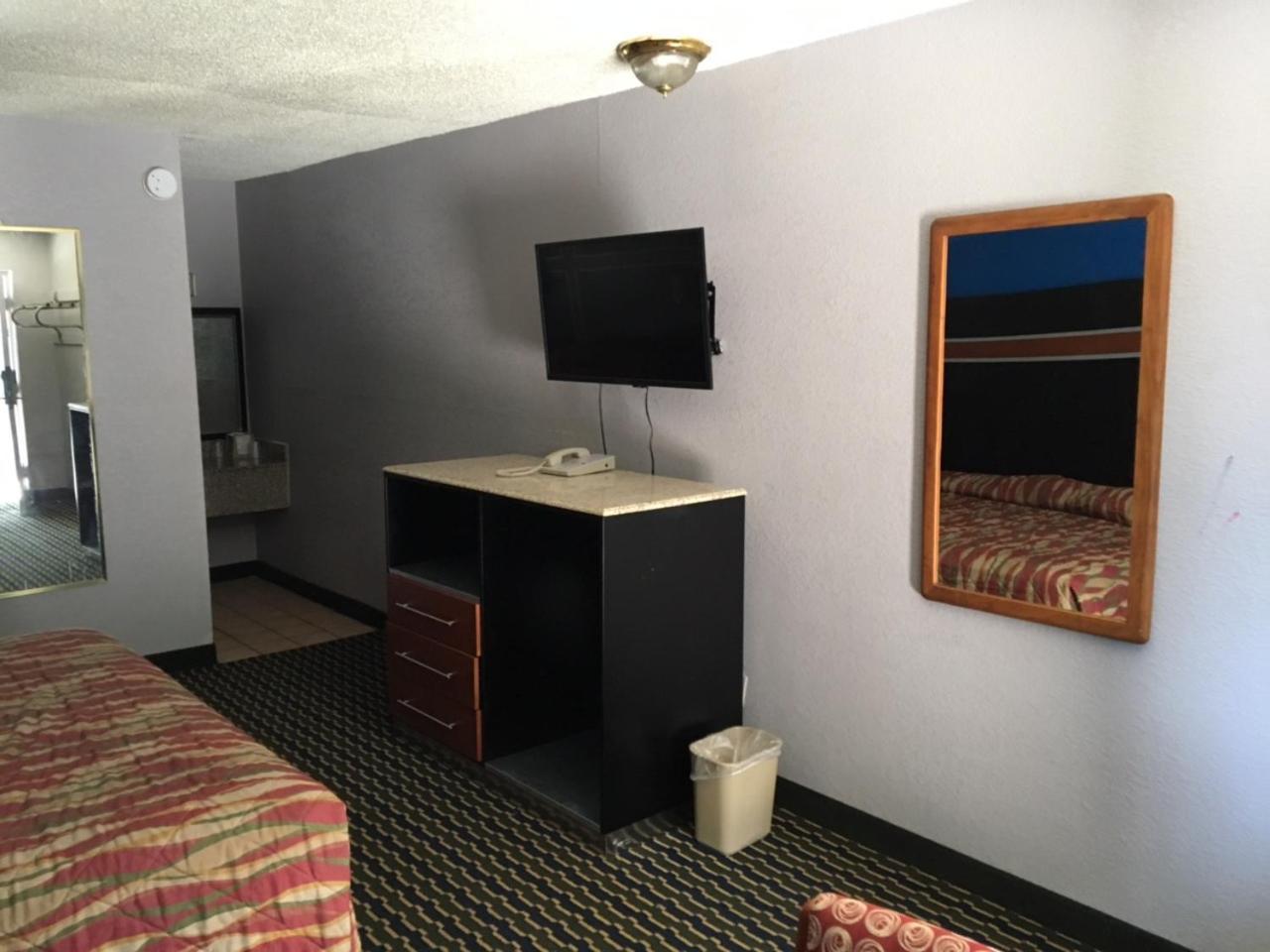 Fulton Inn photo 10