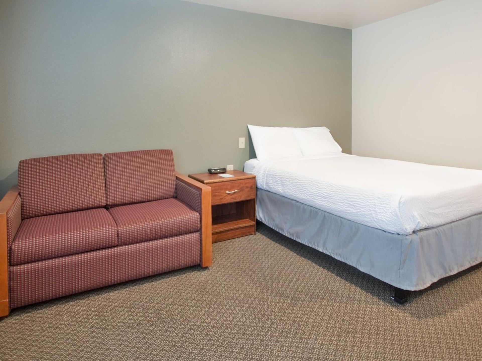 Baymont by Wyndham Dickinson photo 6