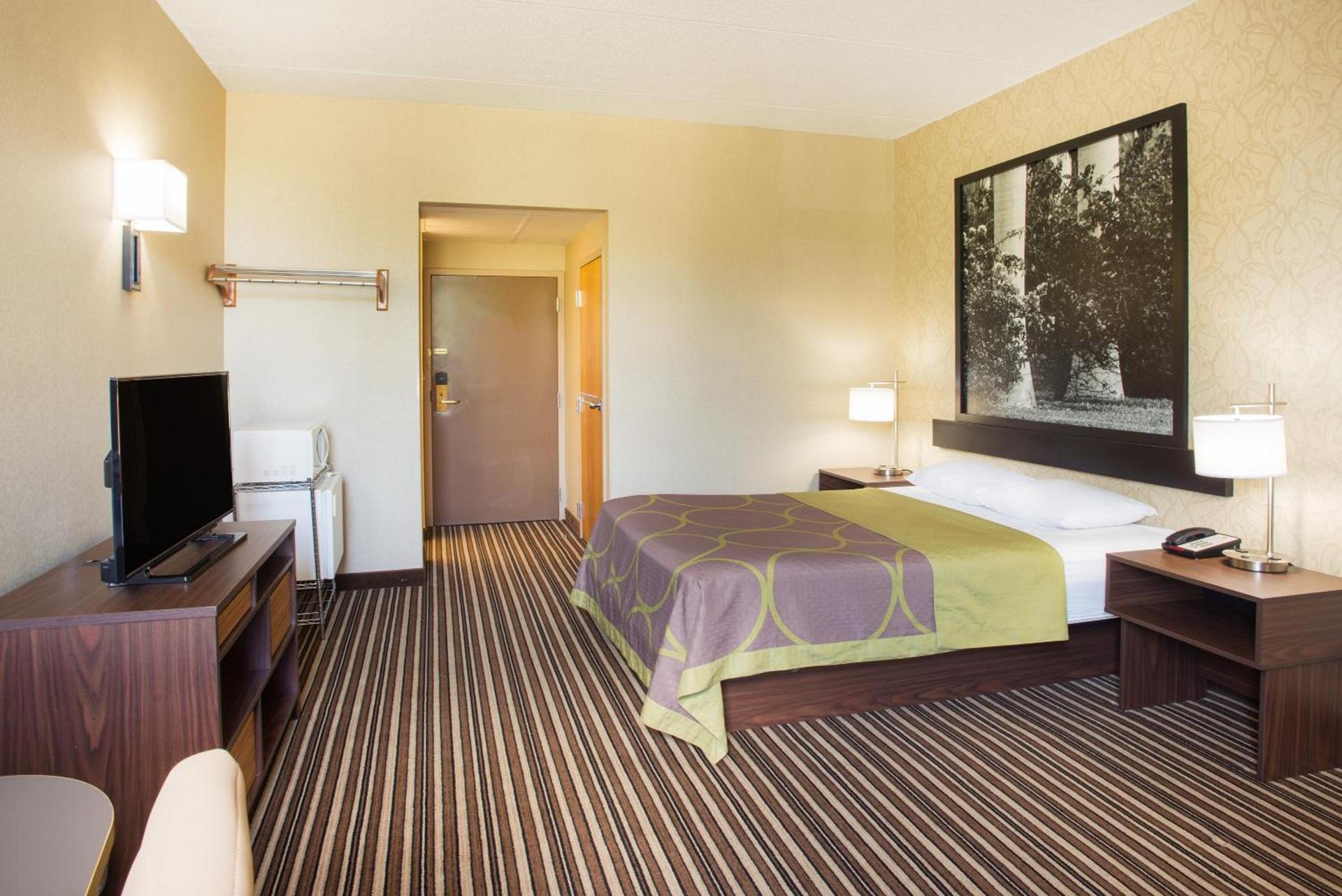 Super 8 by Wyndham Plattsburgh photo 30