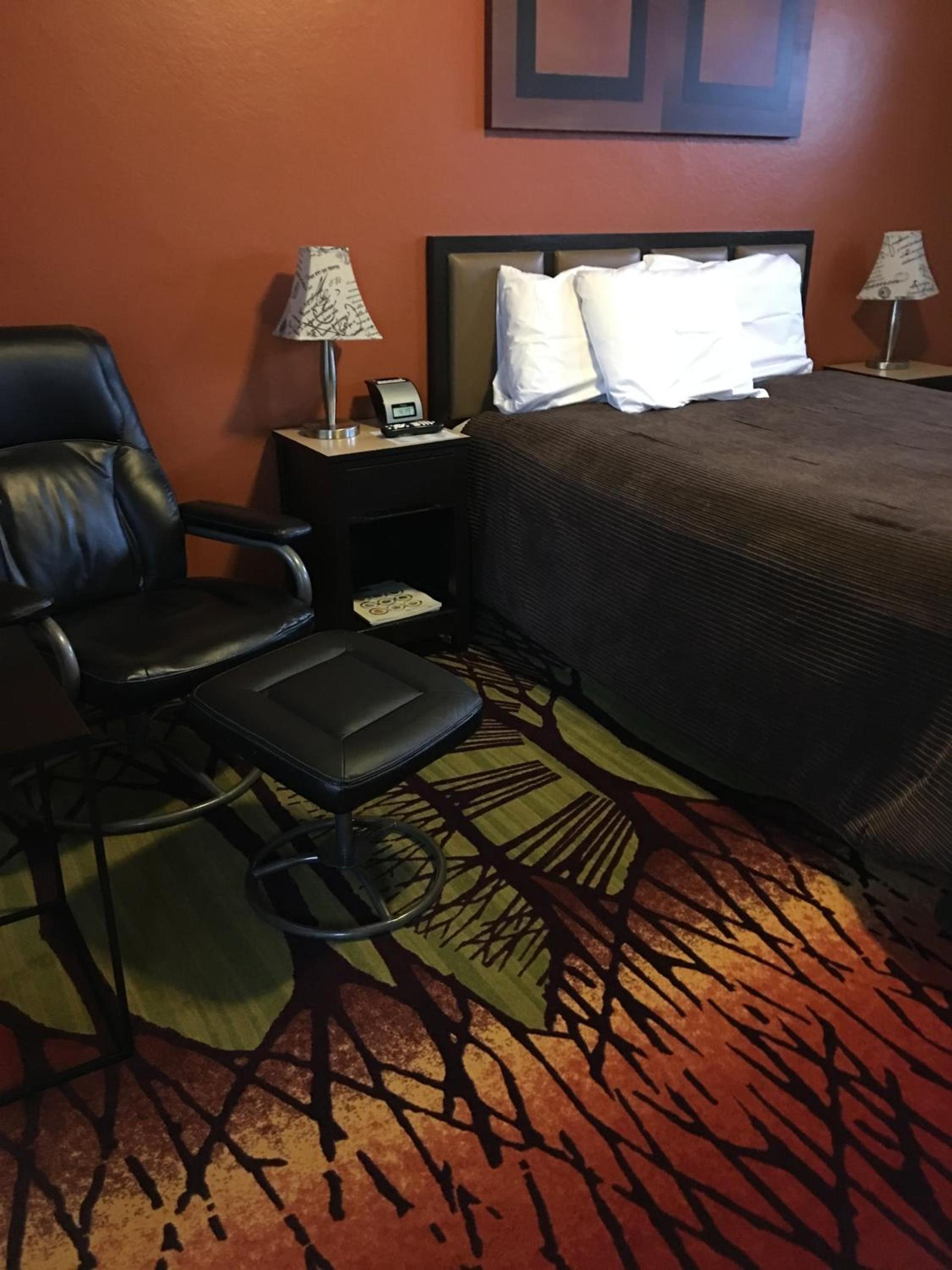 The Triangle Motel photo 27