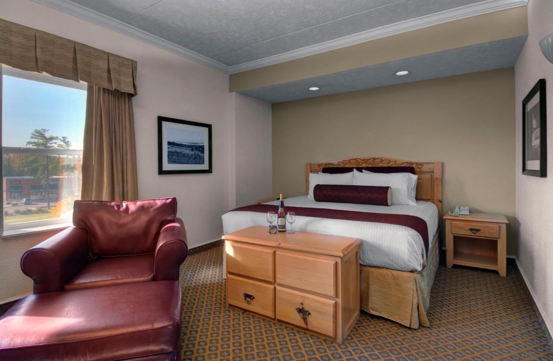 Cherry Tree Inn & Suites photo 40
