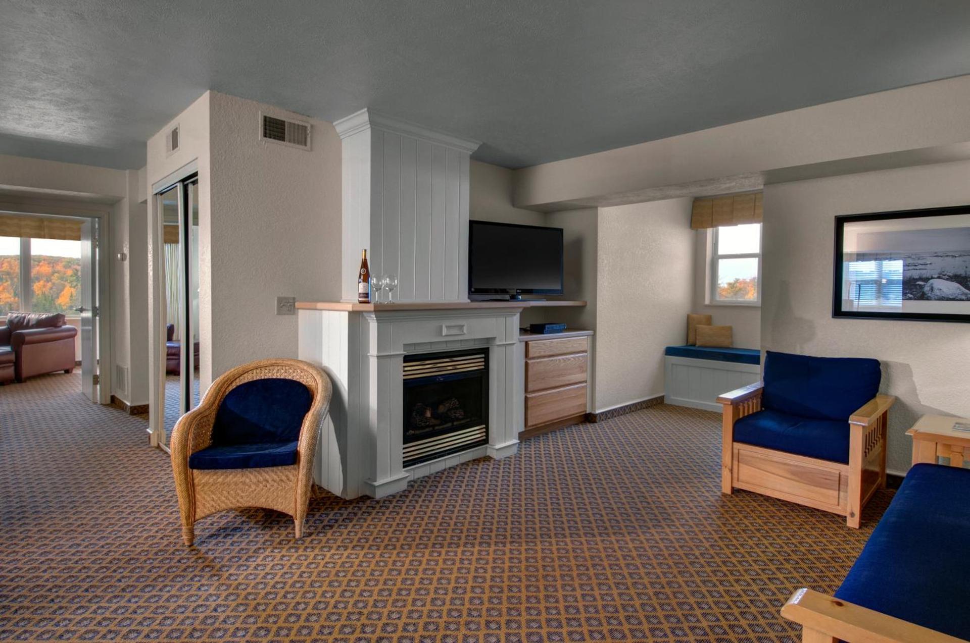 Cherry Tree Inn & Suites photo 39