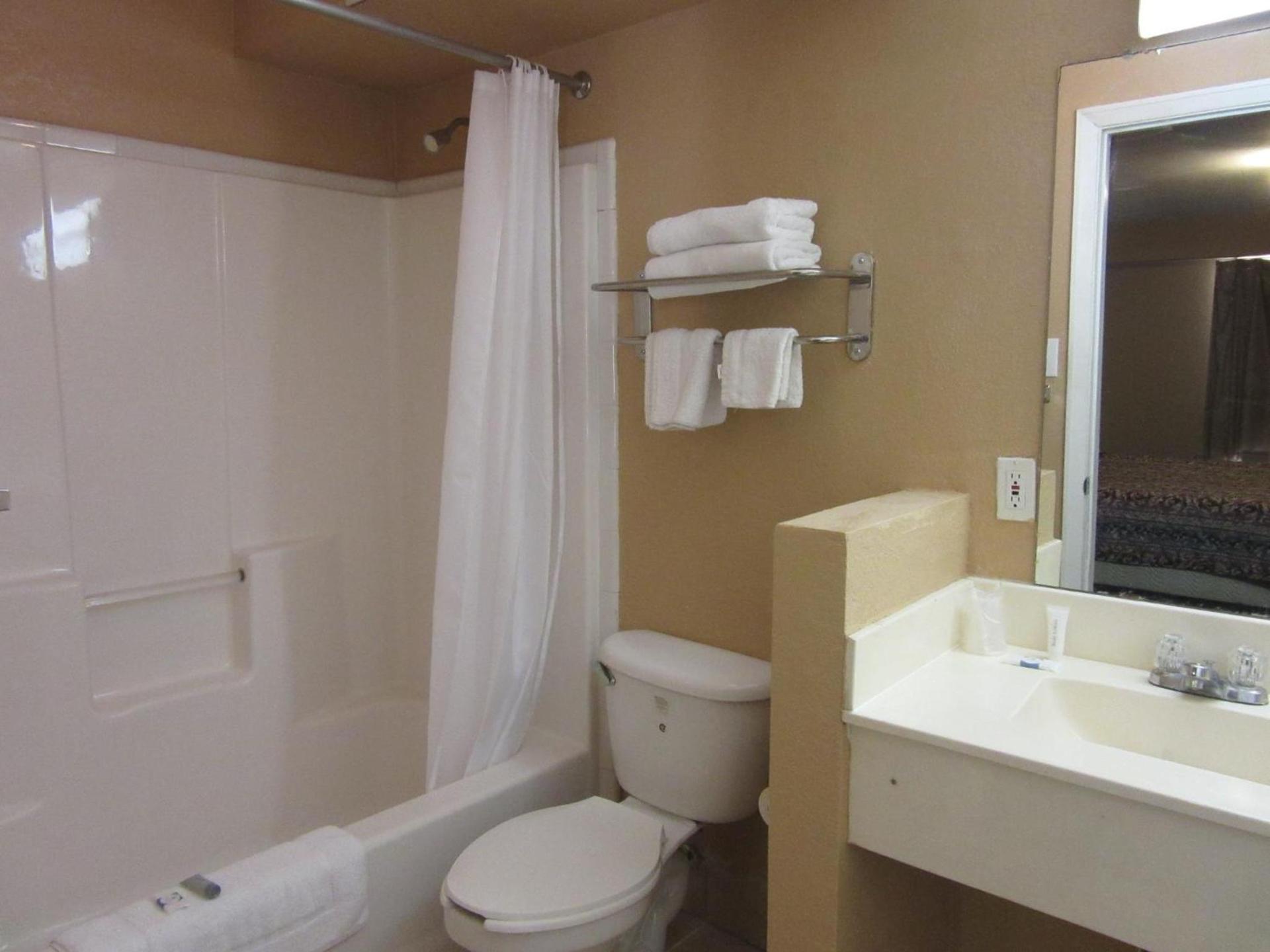 The Crossroads Hotel and Suites Irving photo 24