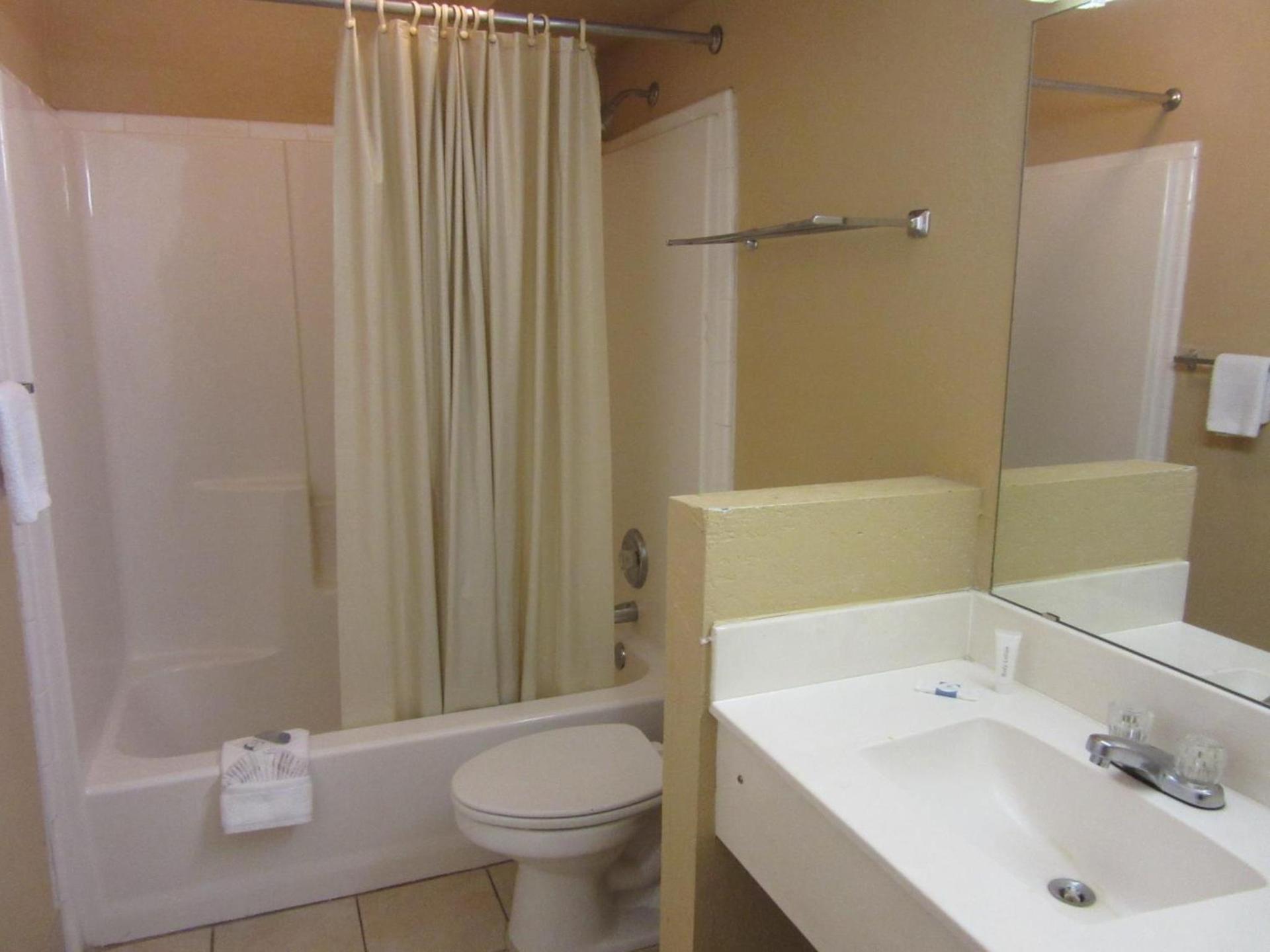 The Crossroads Hotel and Suites Irving photo 25
