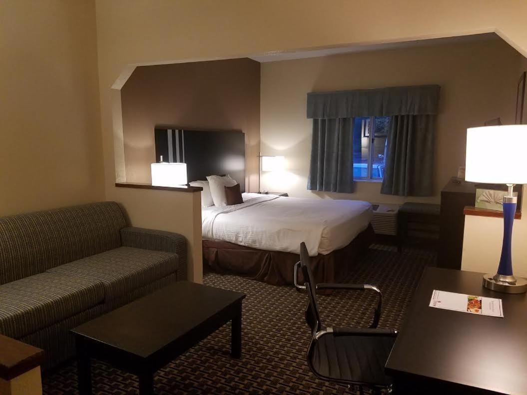 Ramada by Wyndham Glendale Heights/Lombard photo 35
