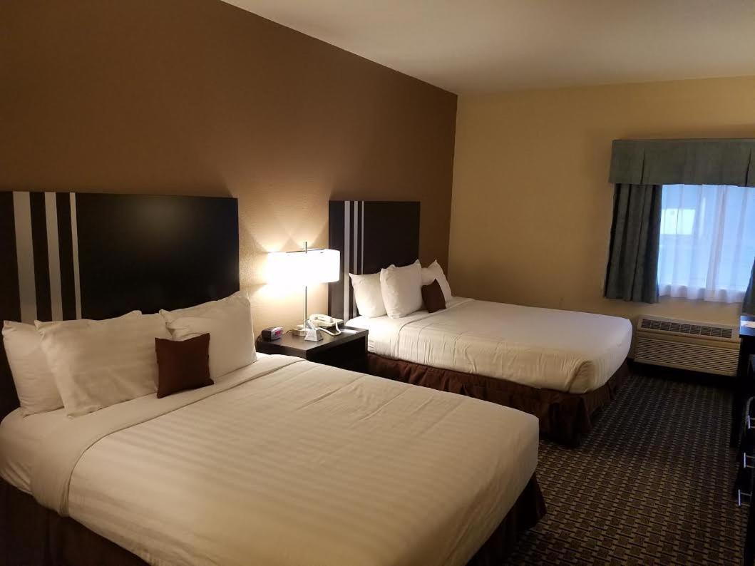 Ramada by Wyndham Glendale Heights/Lombard photo 37