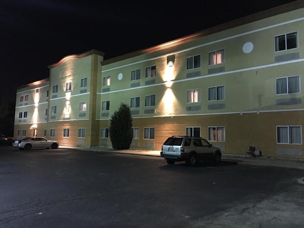 Ramada by Wyndham Glendale Heights/Lombard photo 28