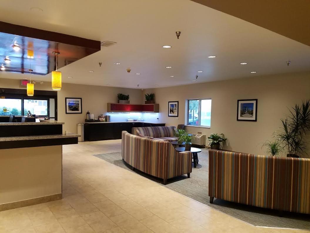 Ramada by Wyndham Glendale Heights/Lombard photo 23