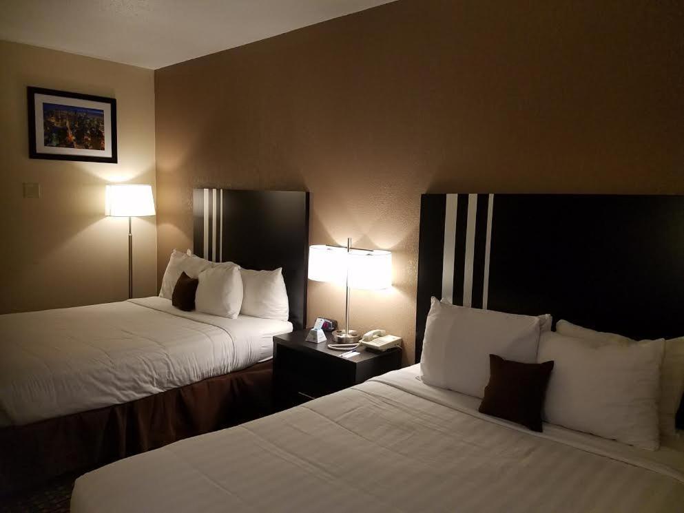 Ramada by Wyndham Glendale Heights/Lombard photo 38