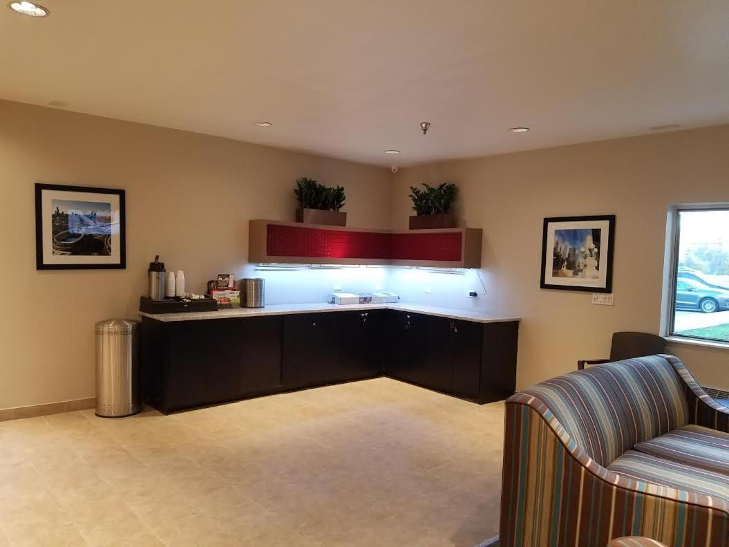 Ramada by Wyndham Glendale Heights/Lombard photo 24