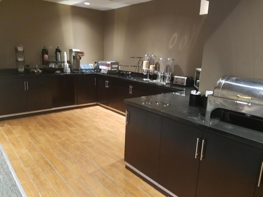Ramada by Wyndham Glendale Heights/Lombard photo 25