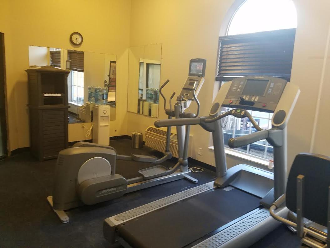 Ramada by Wyndham Glendale Heights/Lombard photo 29
