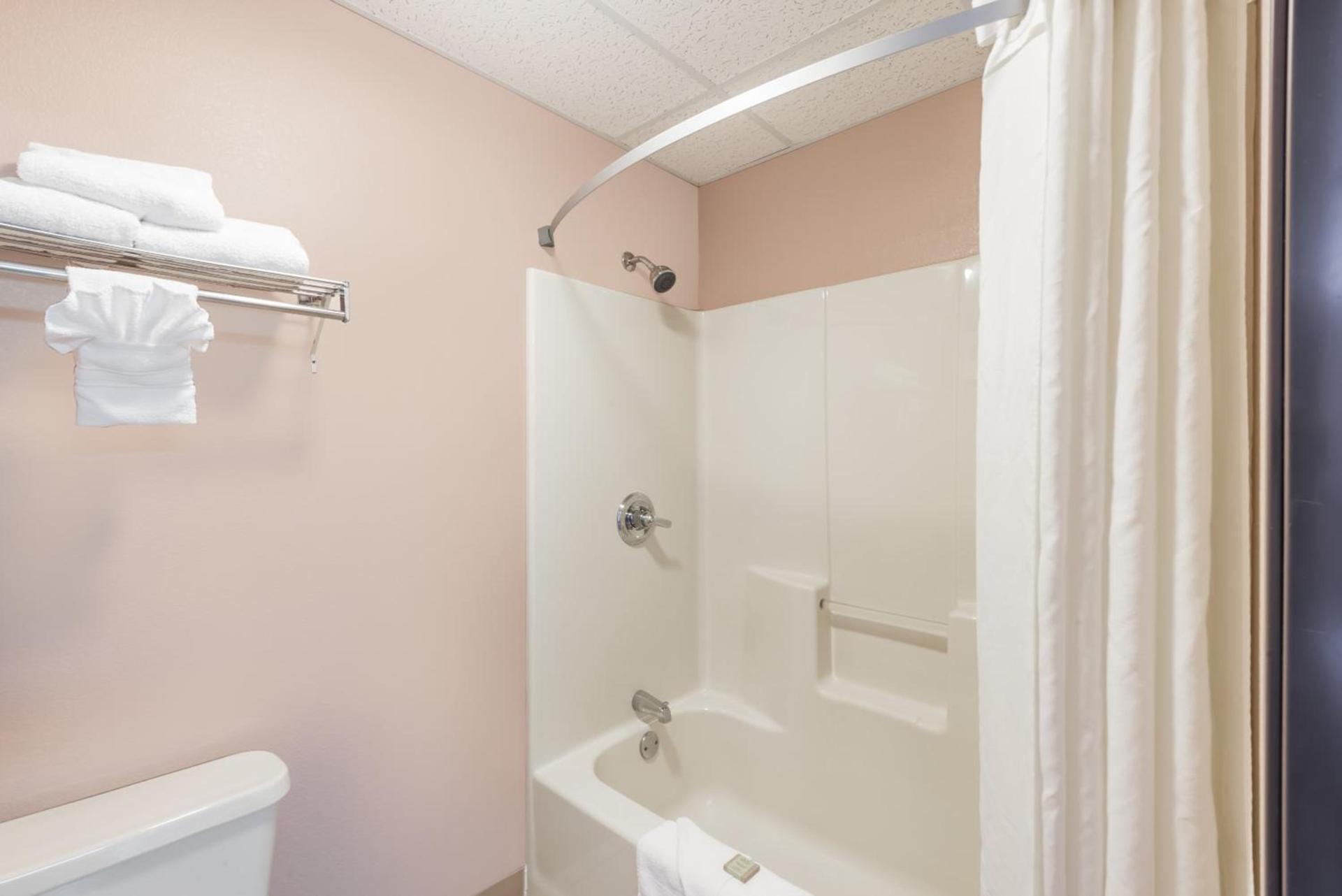 Super 8 by Wyndham Winfield-Quail Ridge Area photo 18
