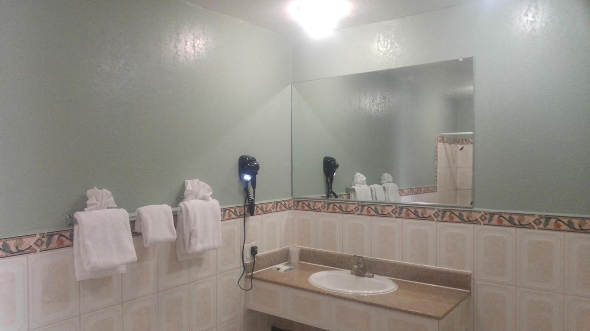 Riviera Motel photo 18