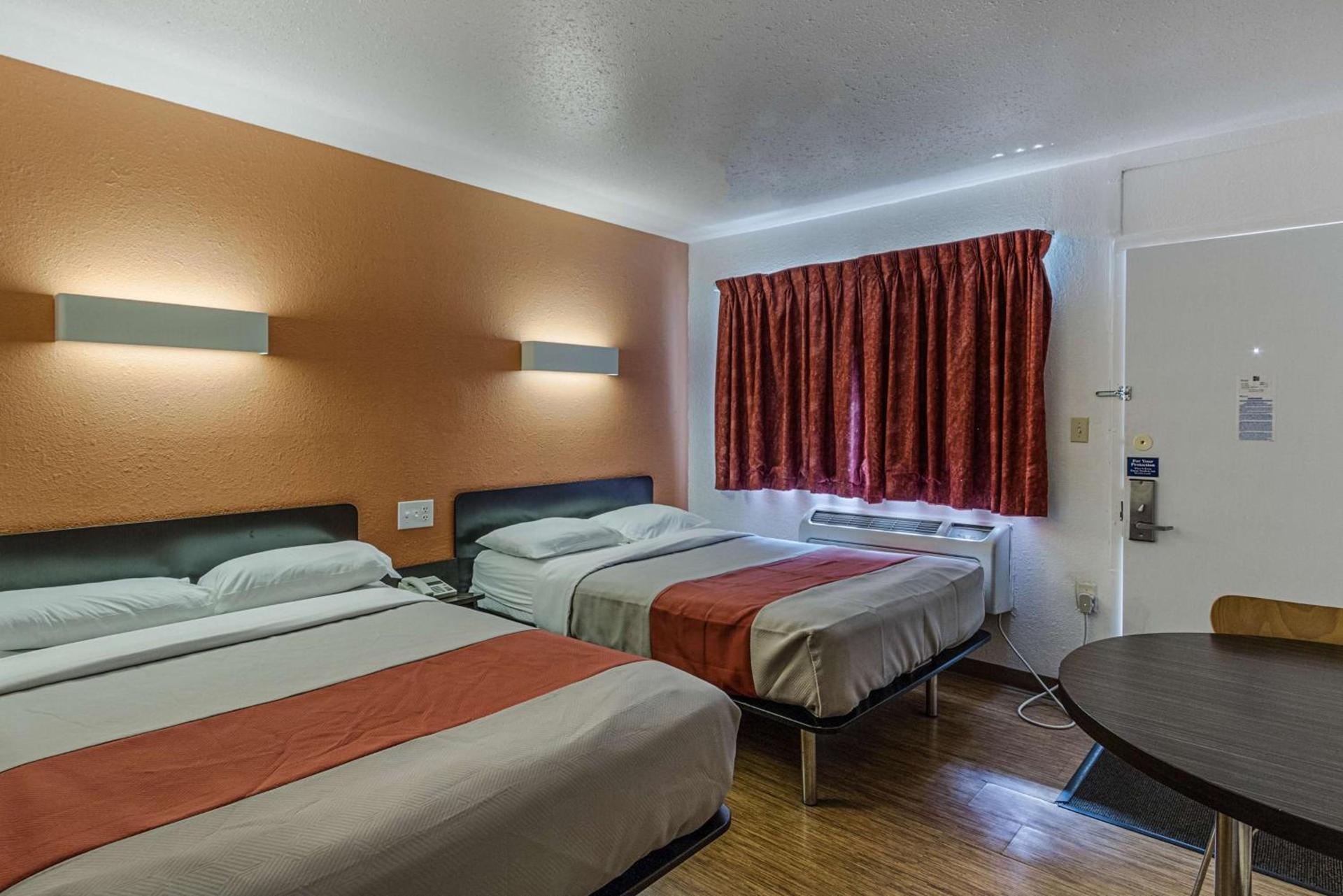 Motel 6-Oshkosh, WI photo 52