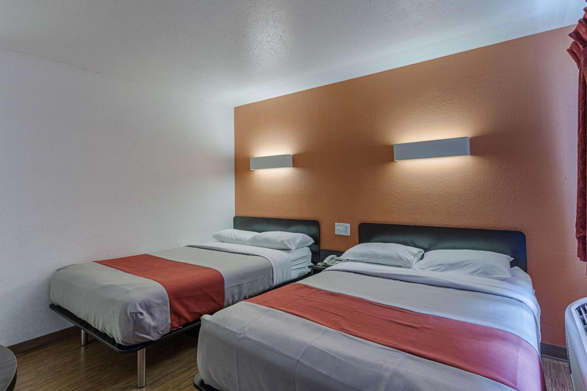 Motel 6-Oshkosh, WI photo 51