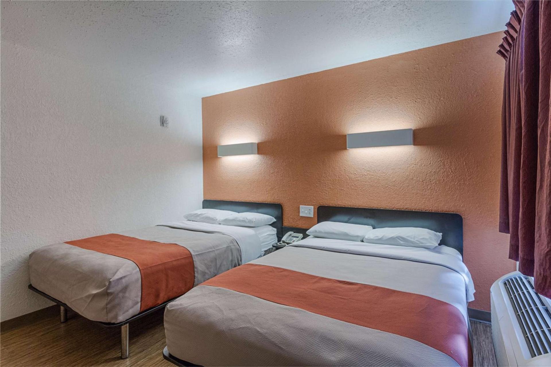 Motel 6-Oshkosh, WI photo 50