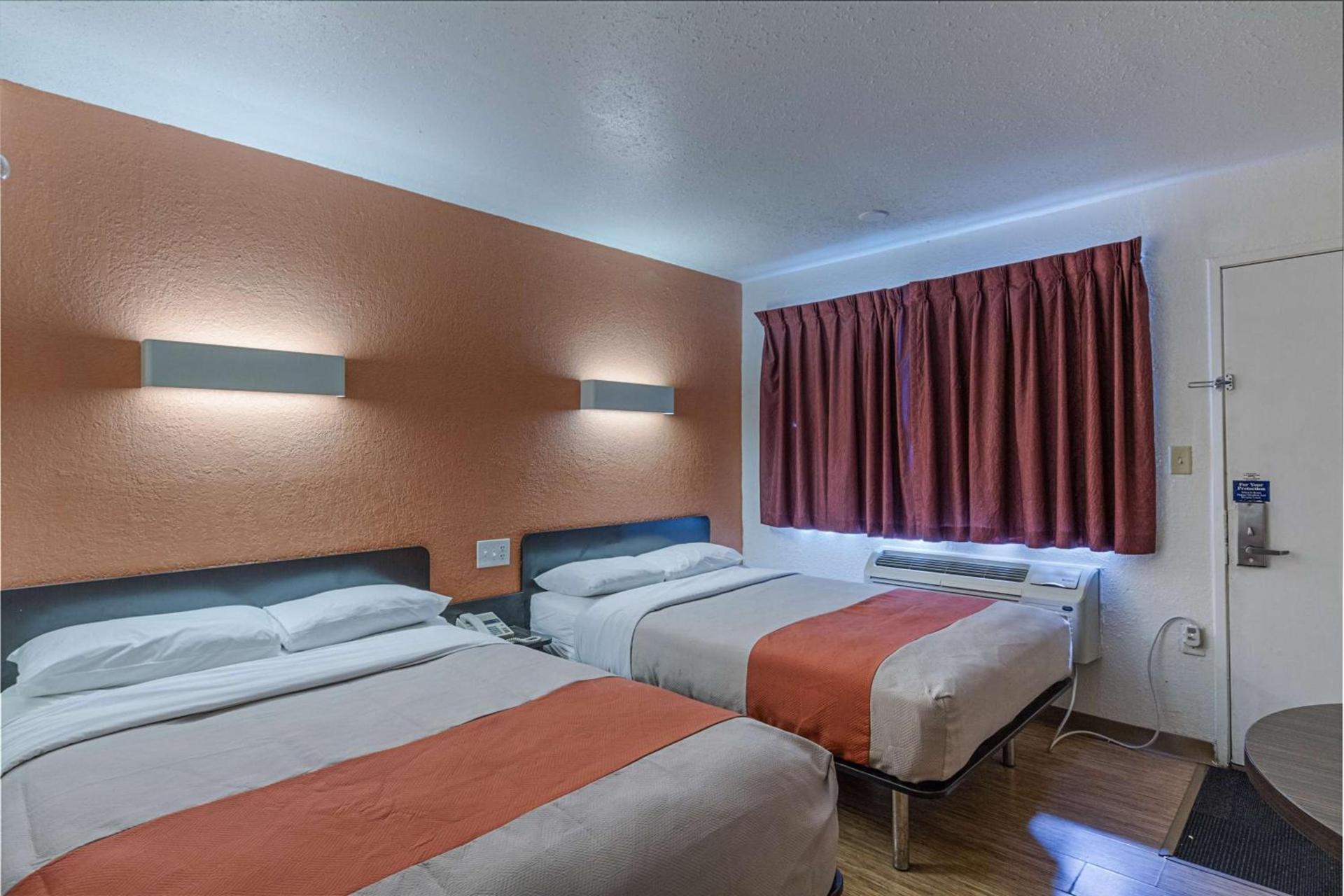 Motel 6-Oshkosh, WI photo 49