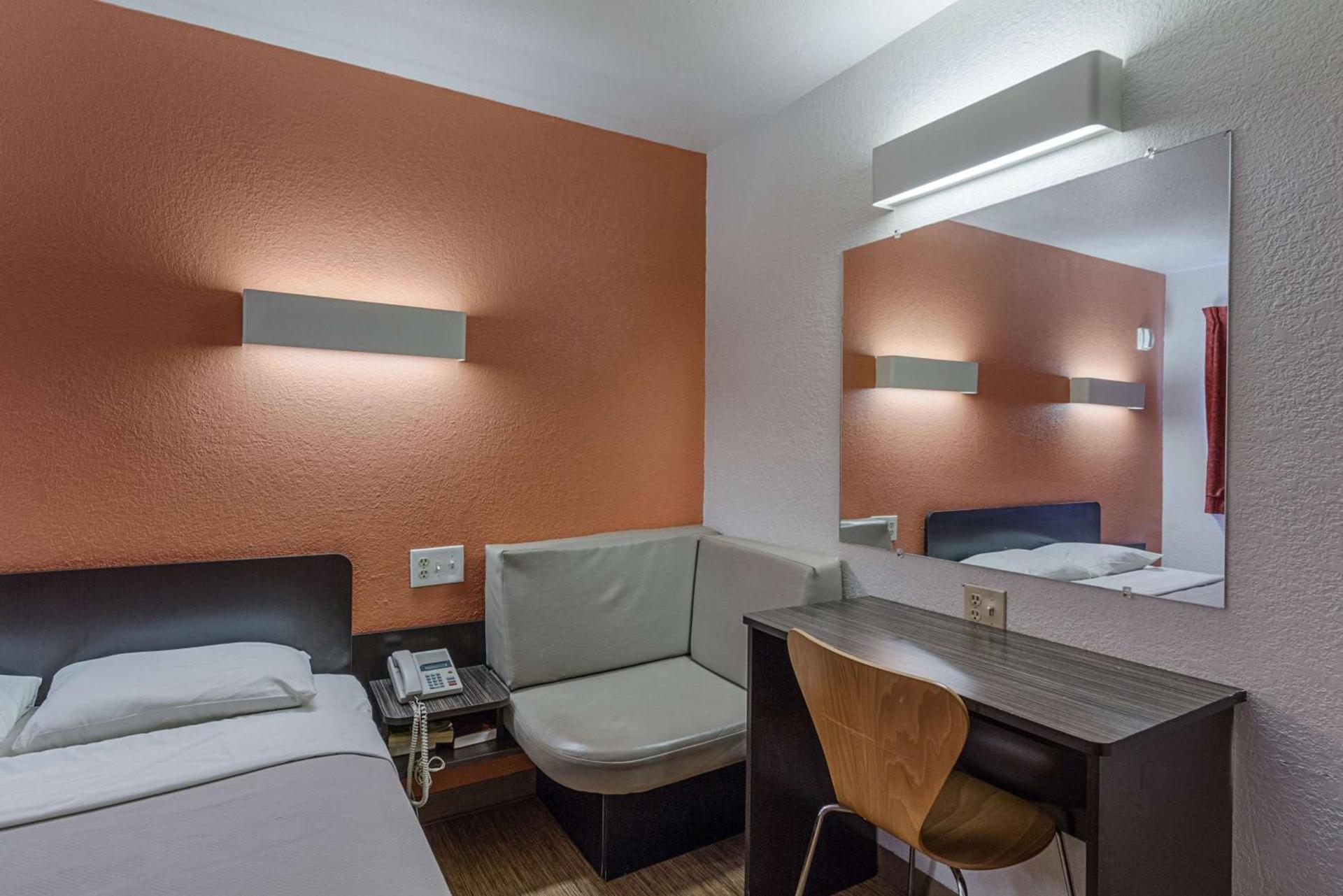 Motel 6-Oshkosh, WI photo 48