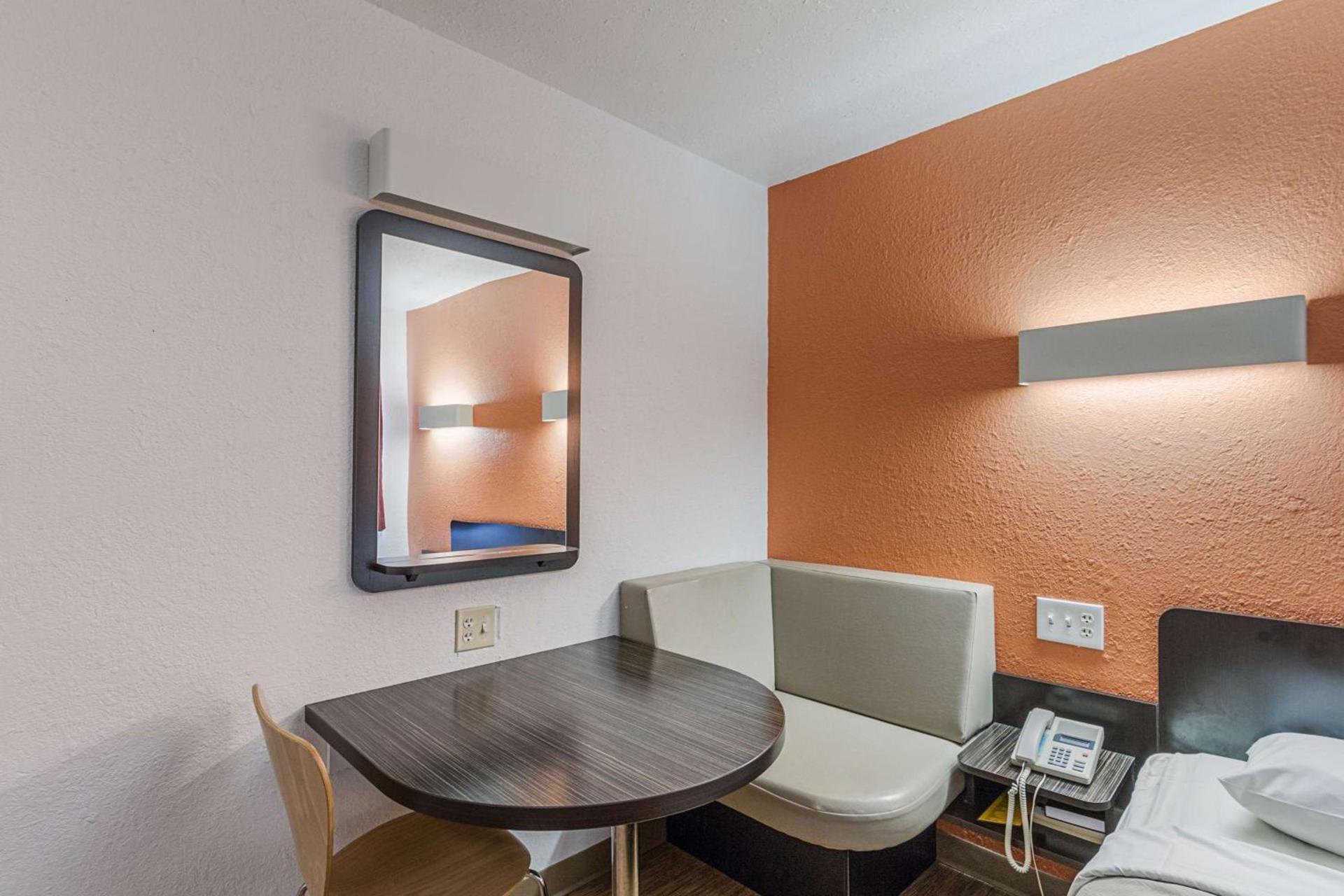 Motel 6-Oshkosh, WI photo 45