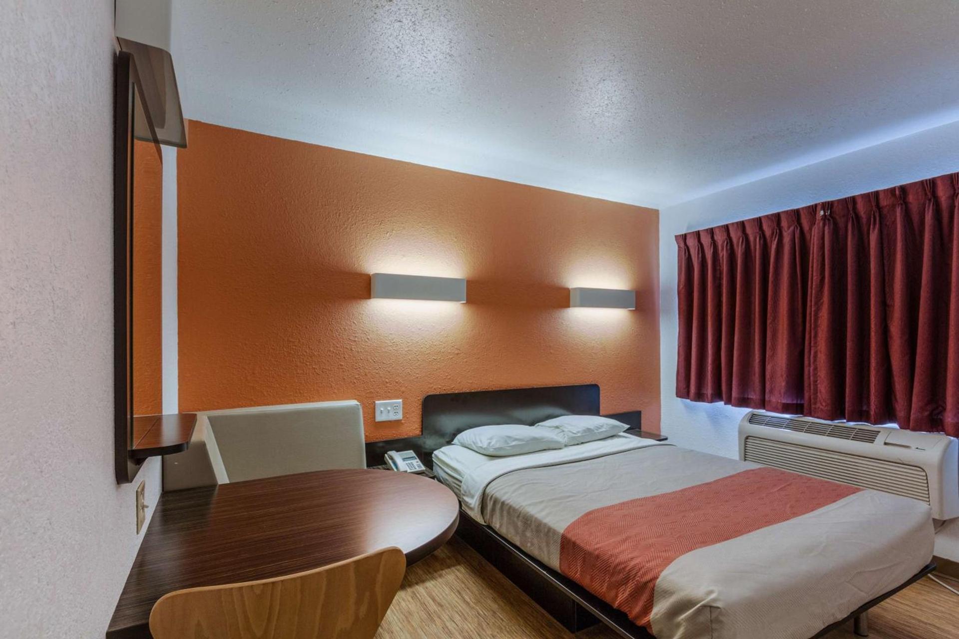 Motel 6-Oshkosh, WI photo 44