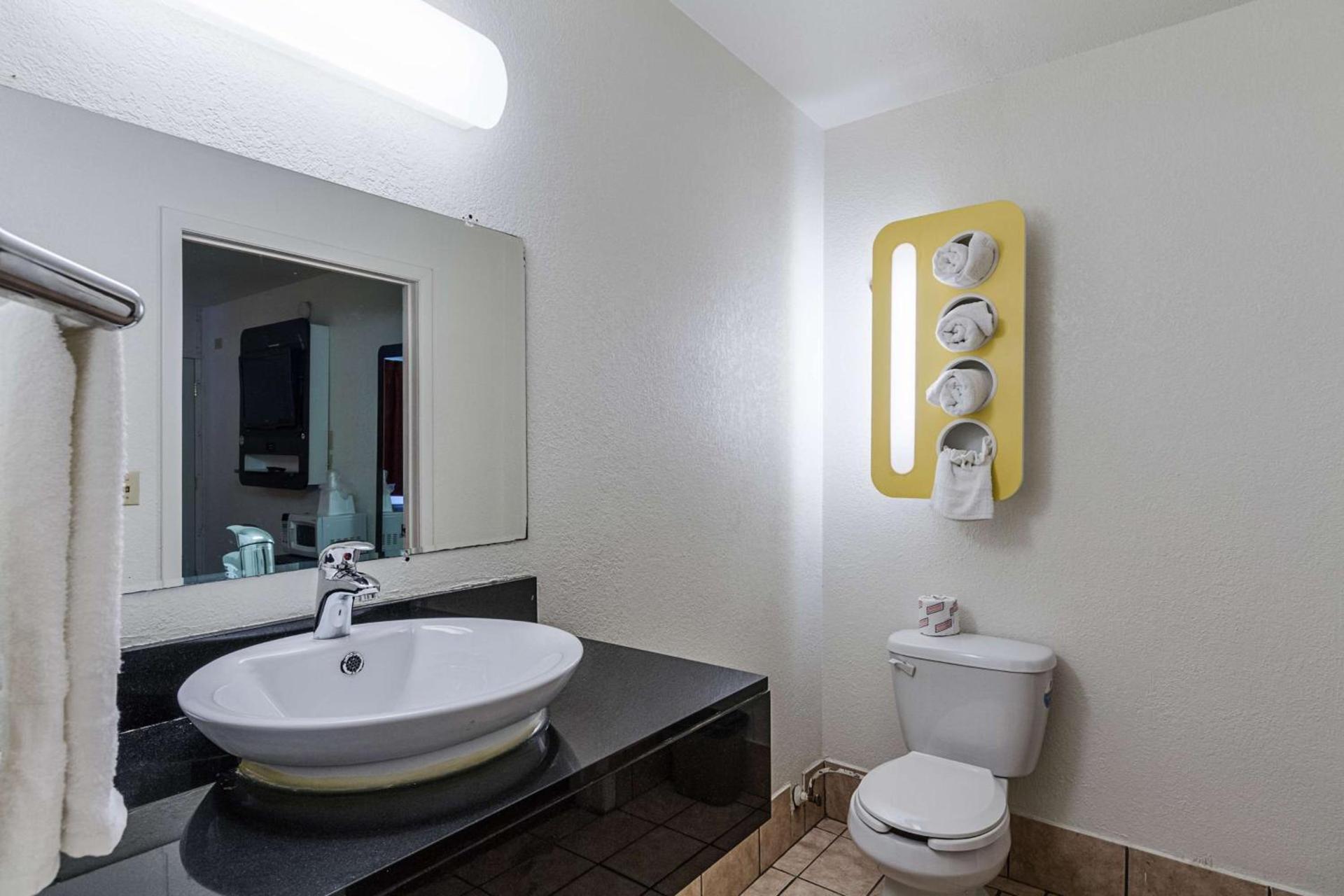 Motel 6-Oshkosh, WI photo 42