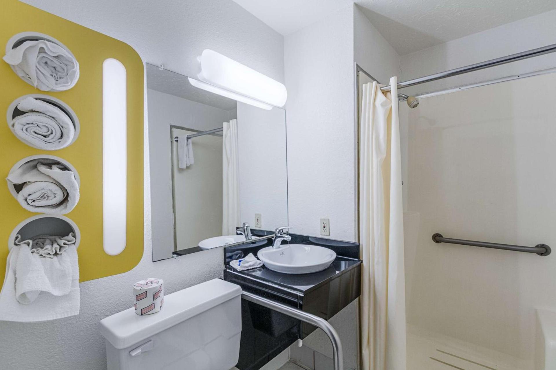 Motel 6-Oshkosh, WI photo 41