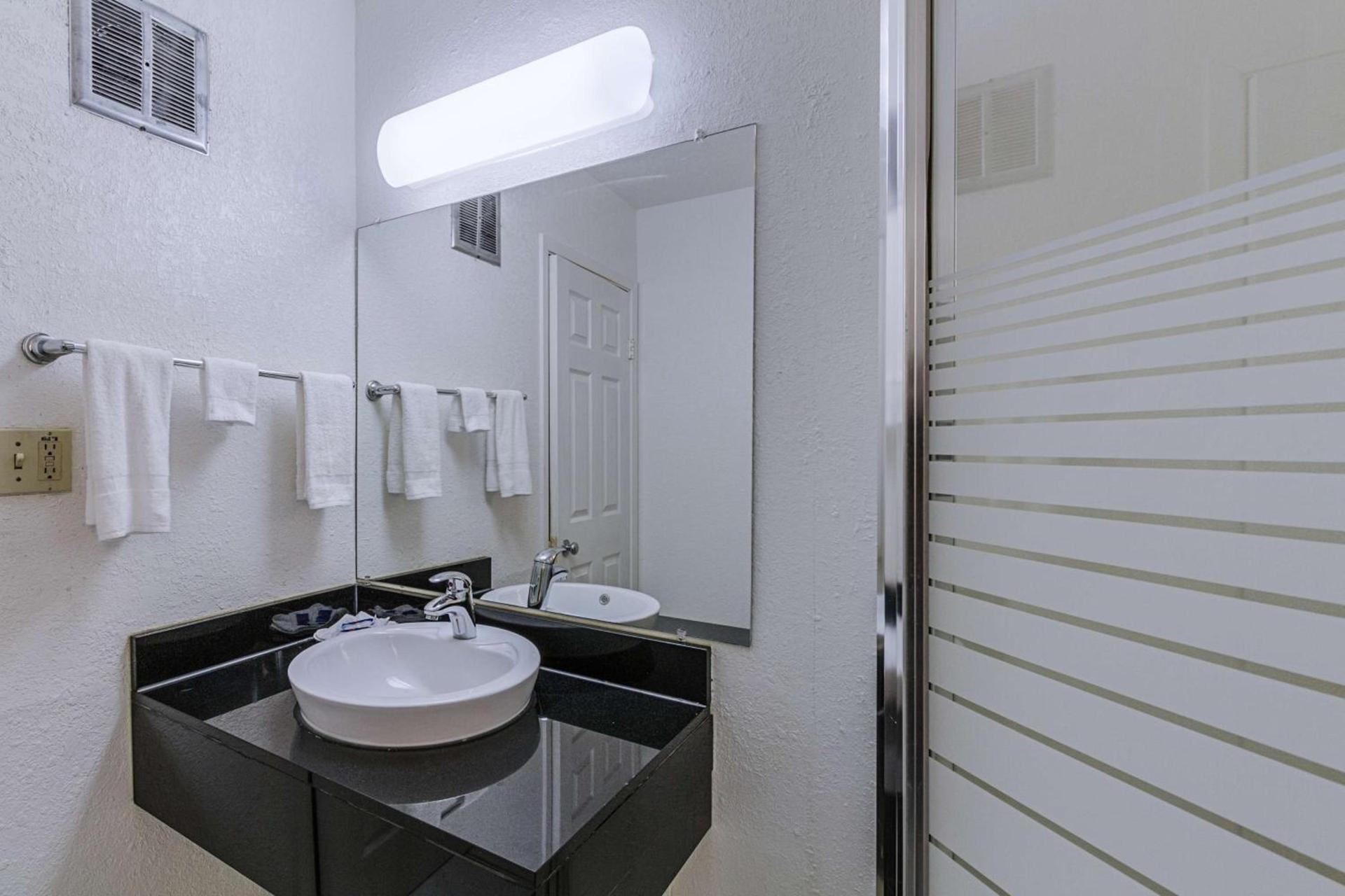 Motel 6-Oshkosh, WI photo 38