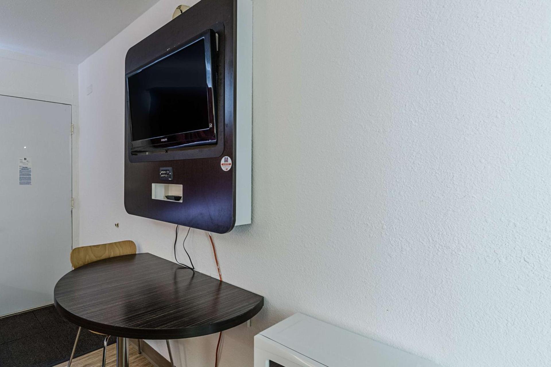Motel 6-Oshkosh, WI photo 36