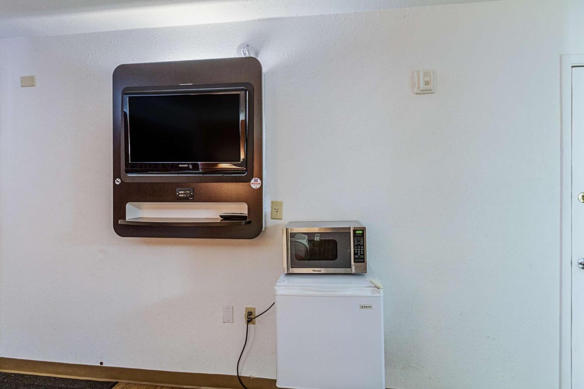 Motel 6-Oshkosh, WI photo 33