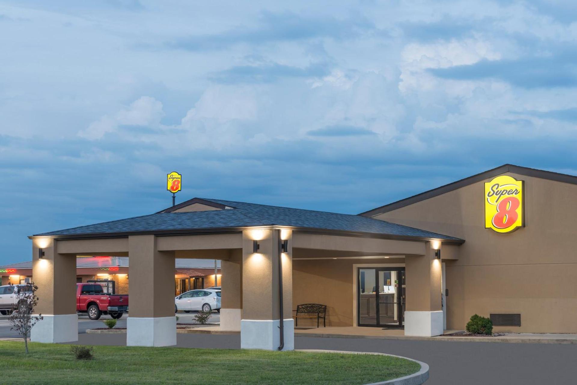 Super 8 by Wyndham Charleston Sikeston East MO photo 16