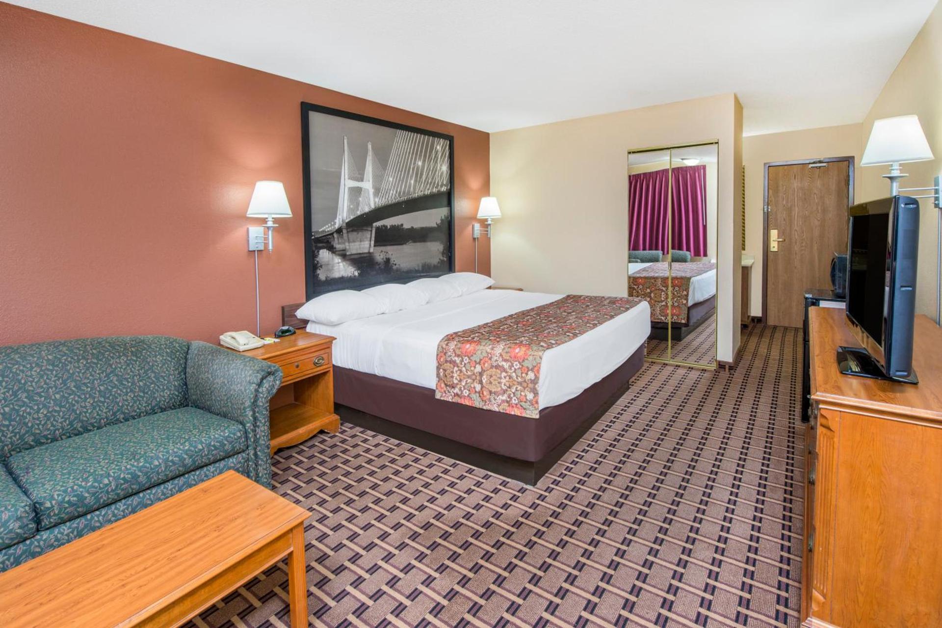 Super 8 by Wyndham Charleston Sikeston East MO photo 25