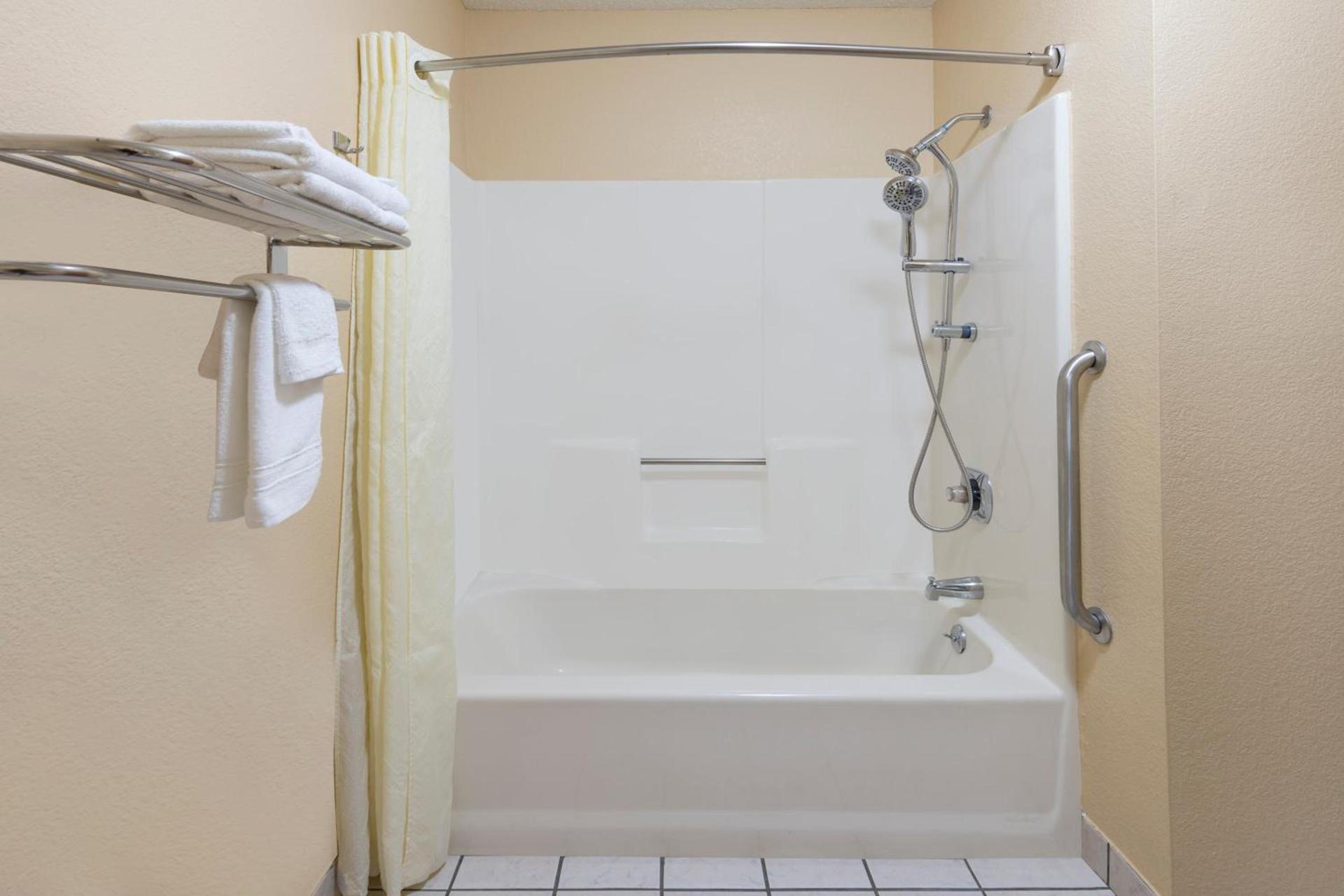 Super 8 by Wyndham Charleston Sikeston East MO photo 27